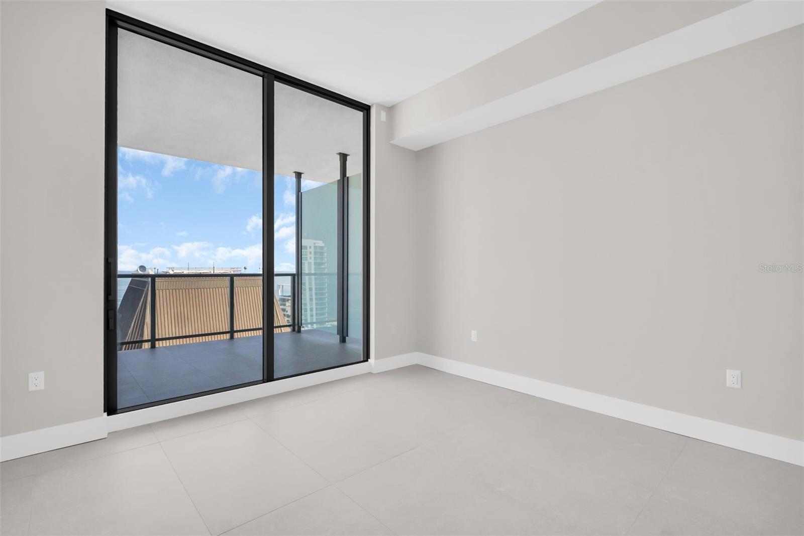 Listing photo id 37 for 275 1st Avenue S 3703