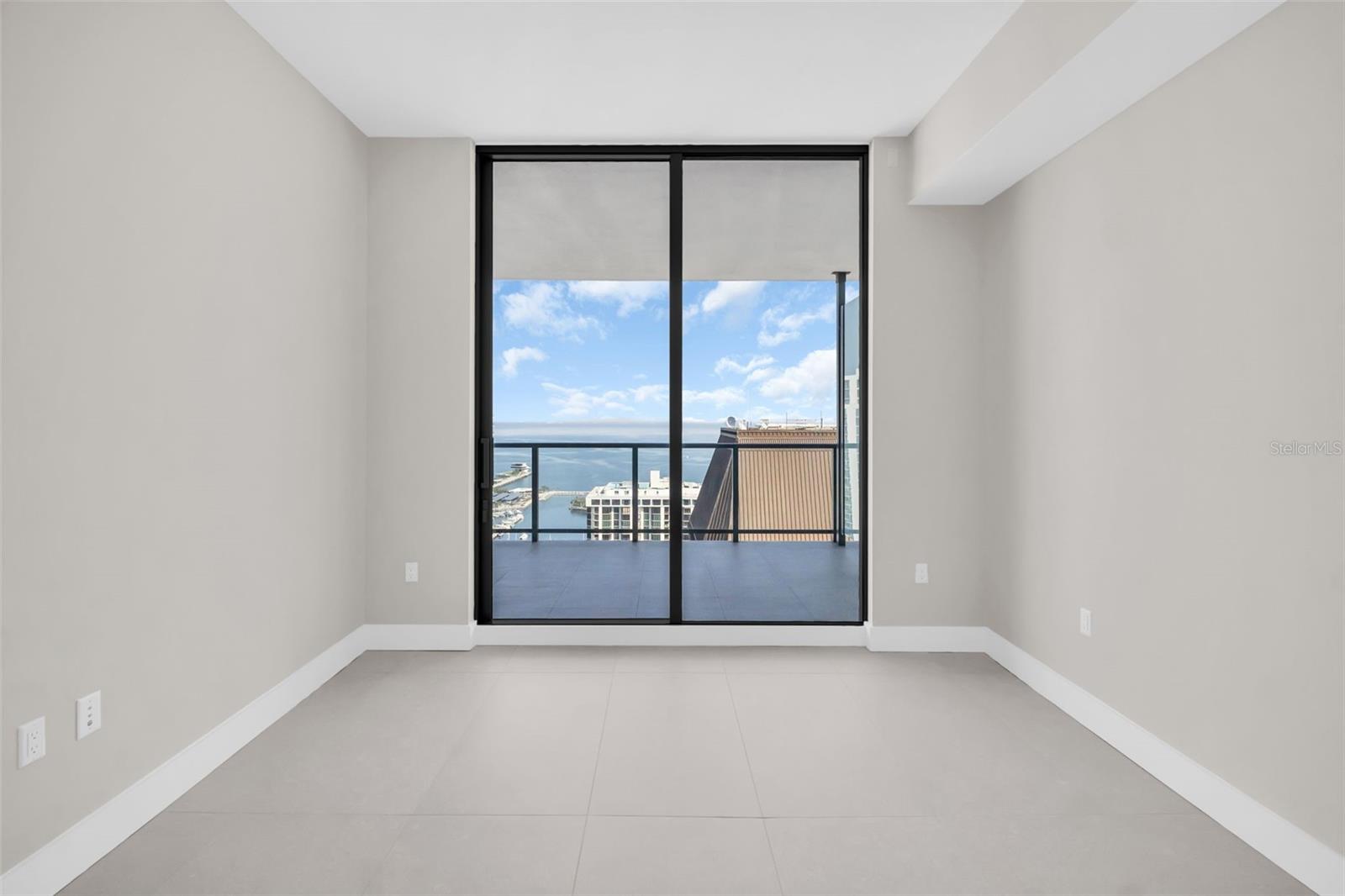 Listing photo id 41 for 275 1st Avenue S 3703