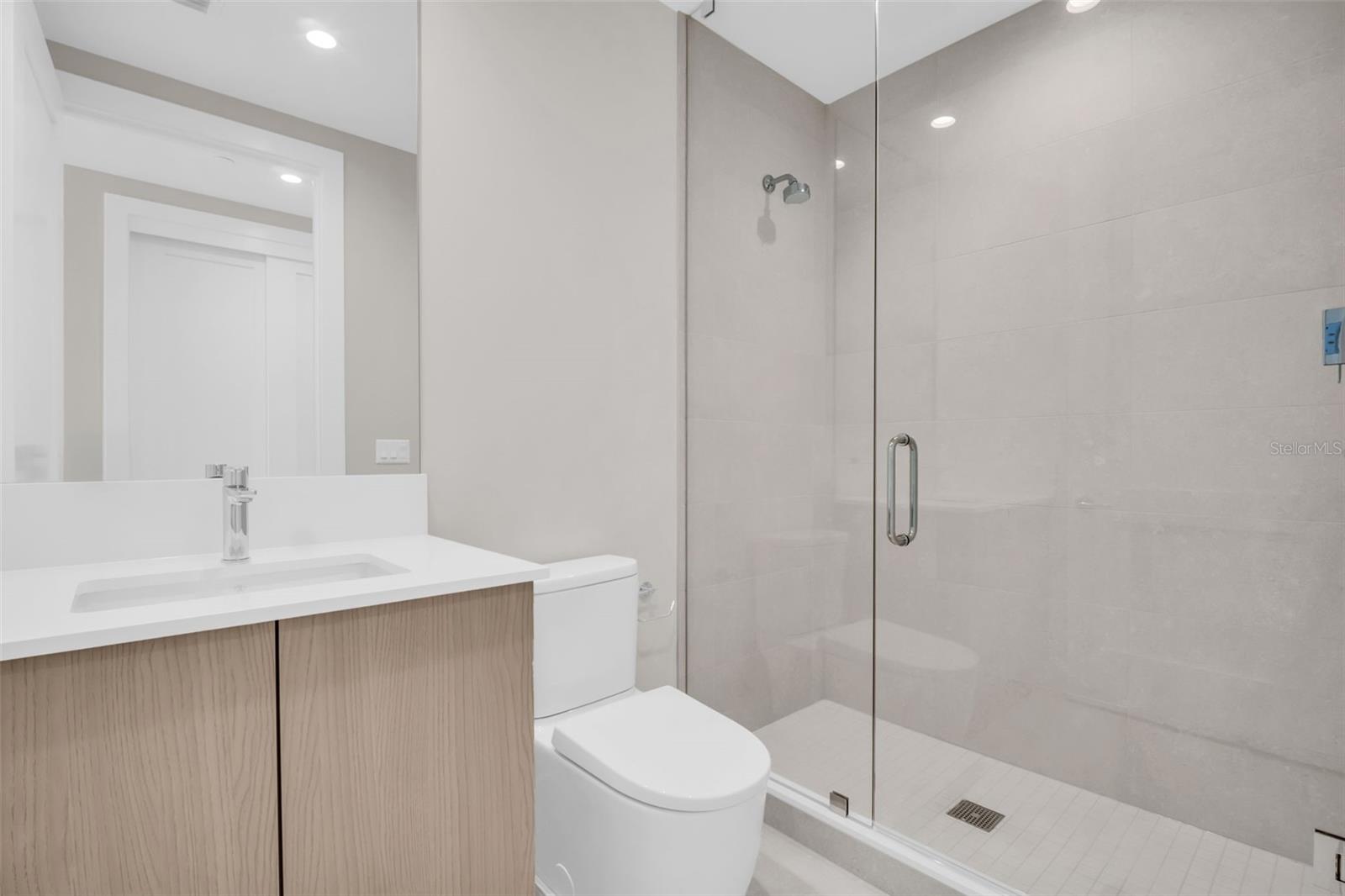 Listing photo id 42 for 275 1st Avenue S 3703