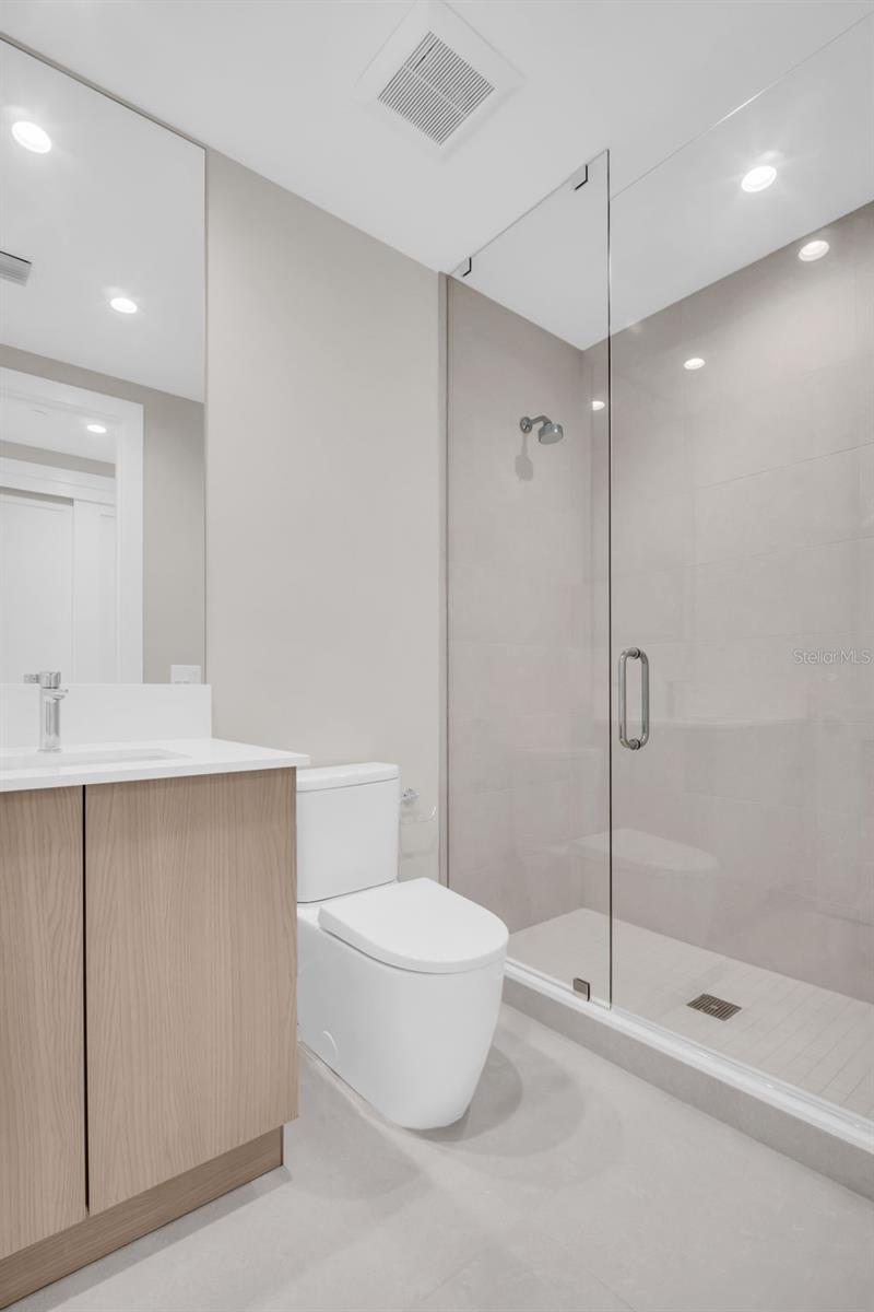 Listing photo id 43 for 275 1st Avenue S 3703