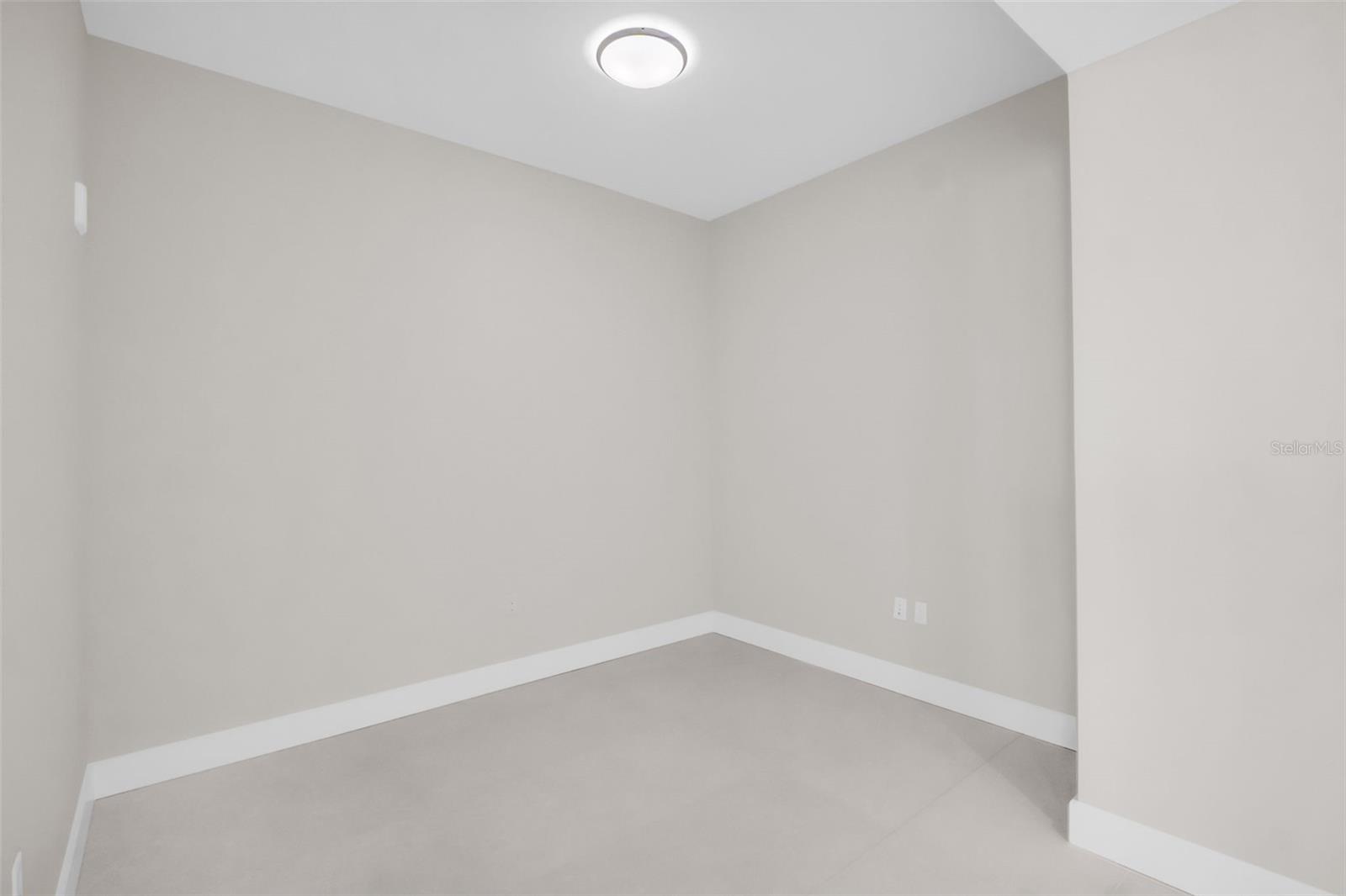 Listing photo id 4 for 275 1st Avenue S 3703