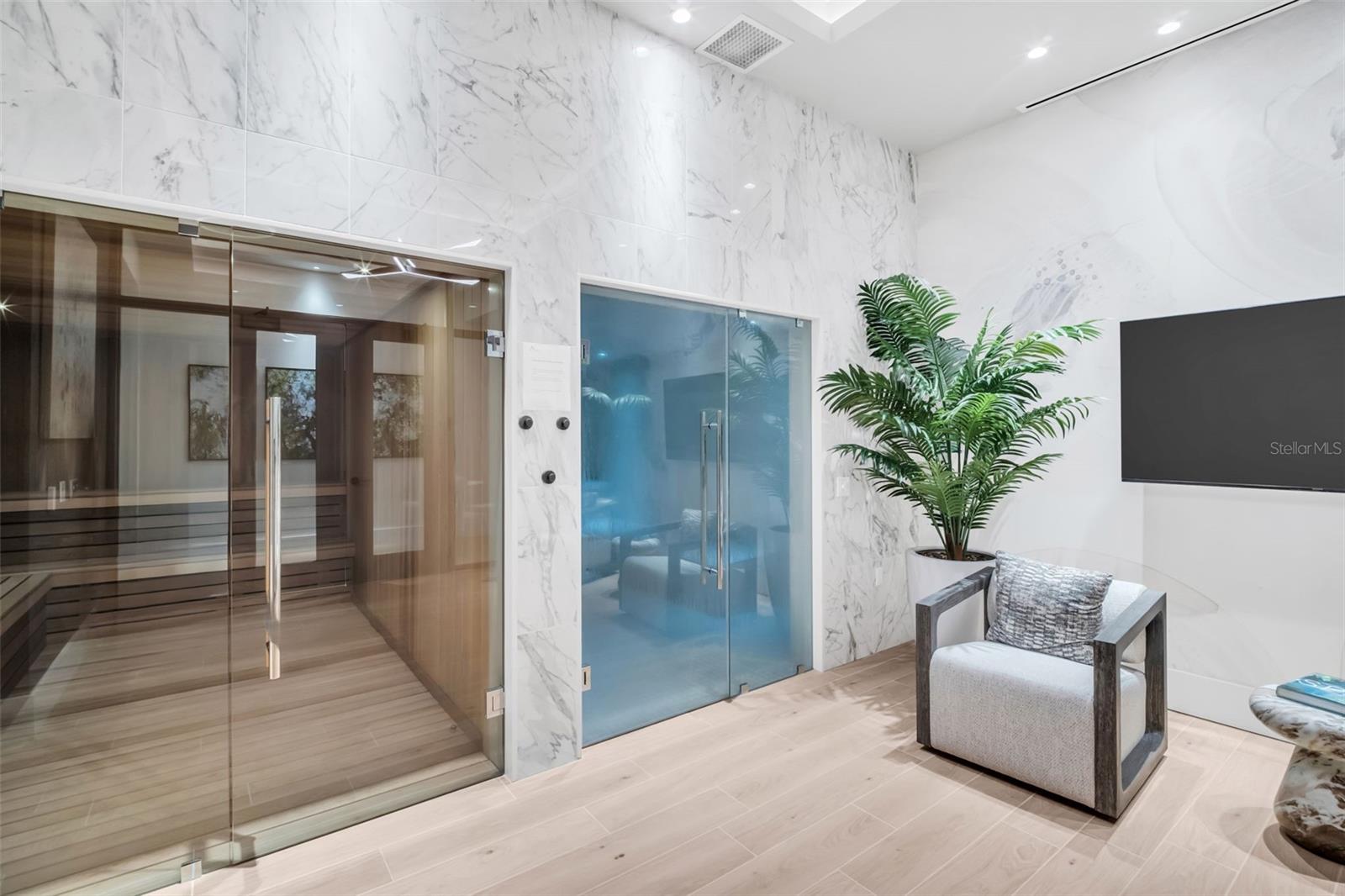 Listing photo id 70 for 275 1st Avenue S 3703