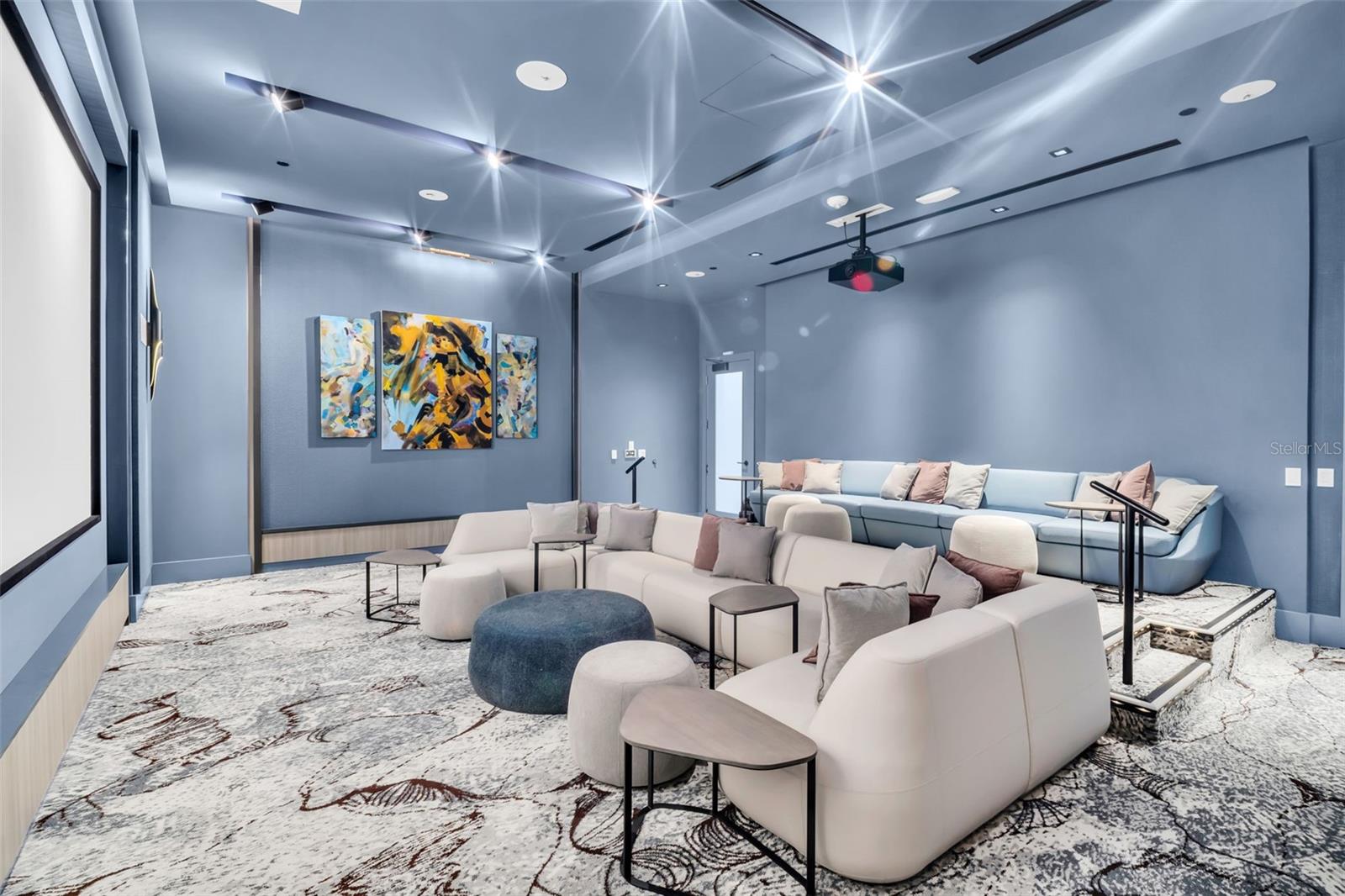 Listing photo id 77 for 275 1st Avenue S 3703