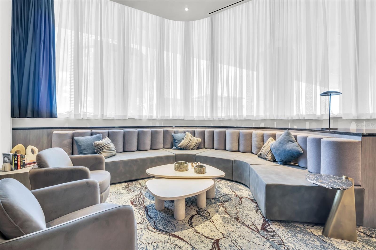 Listing photo id 79 for 275 1st Avenue S 3703