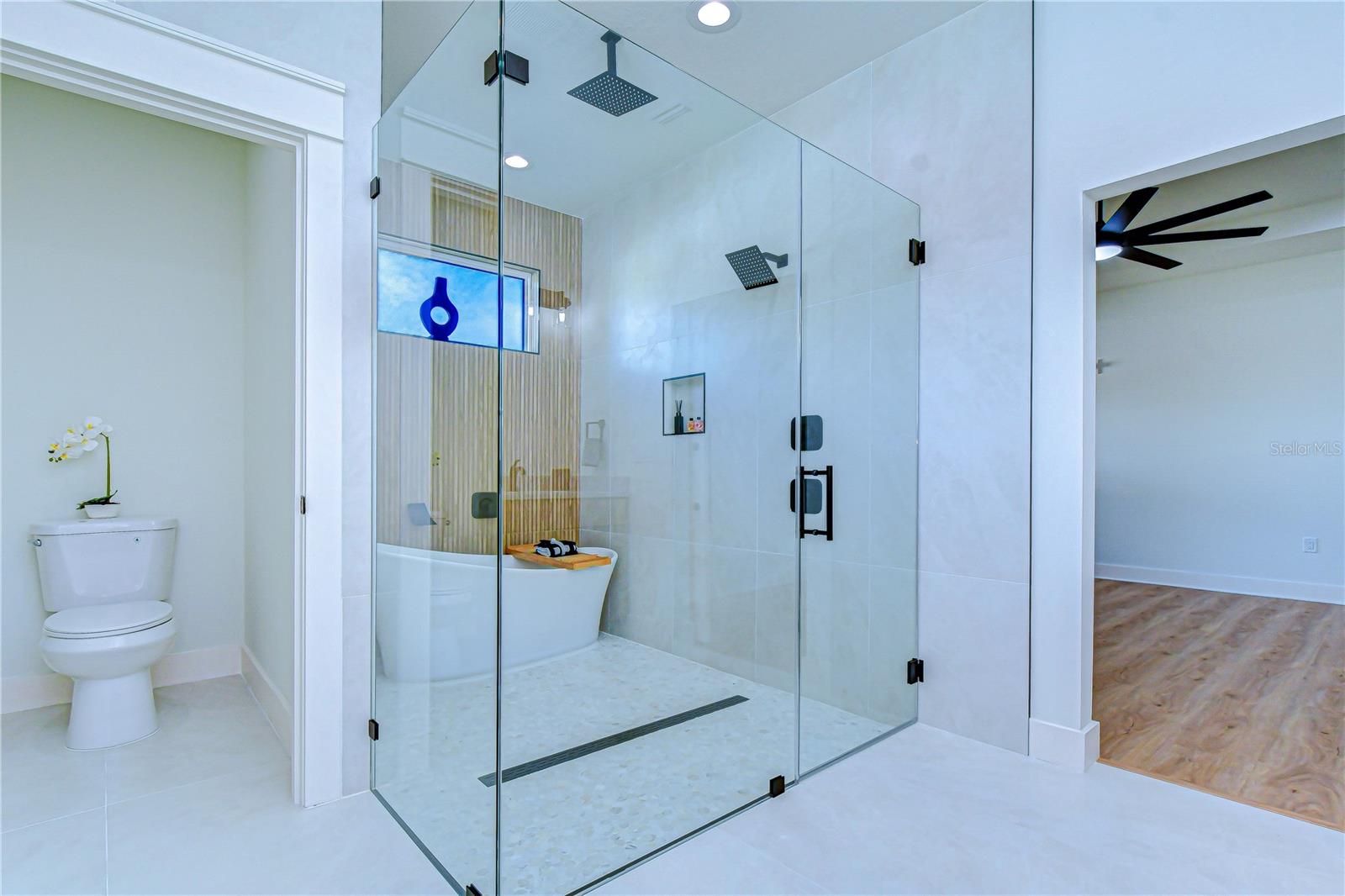 Listing photo id 14 for 3213 Aileen Street