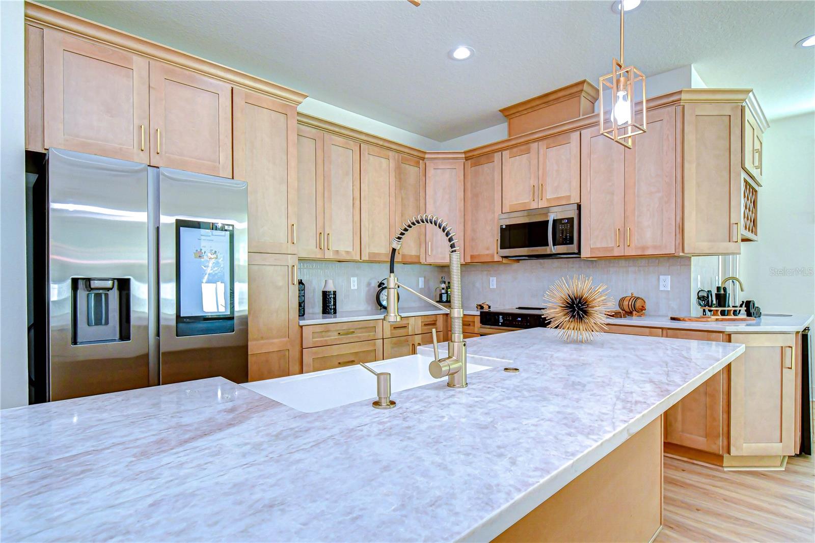 Listing photo id 16 for 3213 Aileen Street