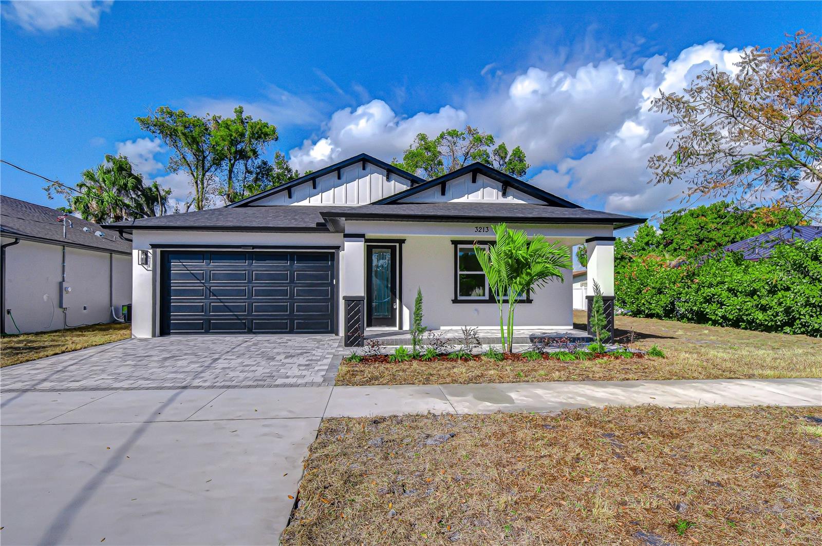 Listing photo id 0 for 3213 Aileen Street