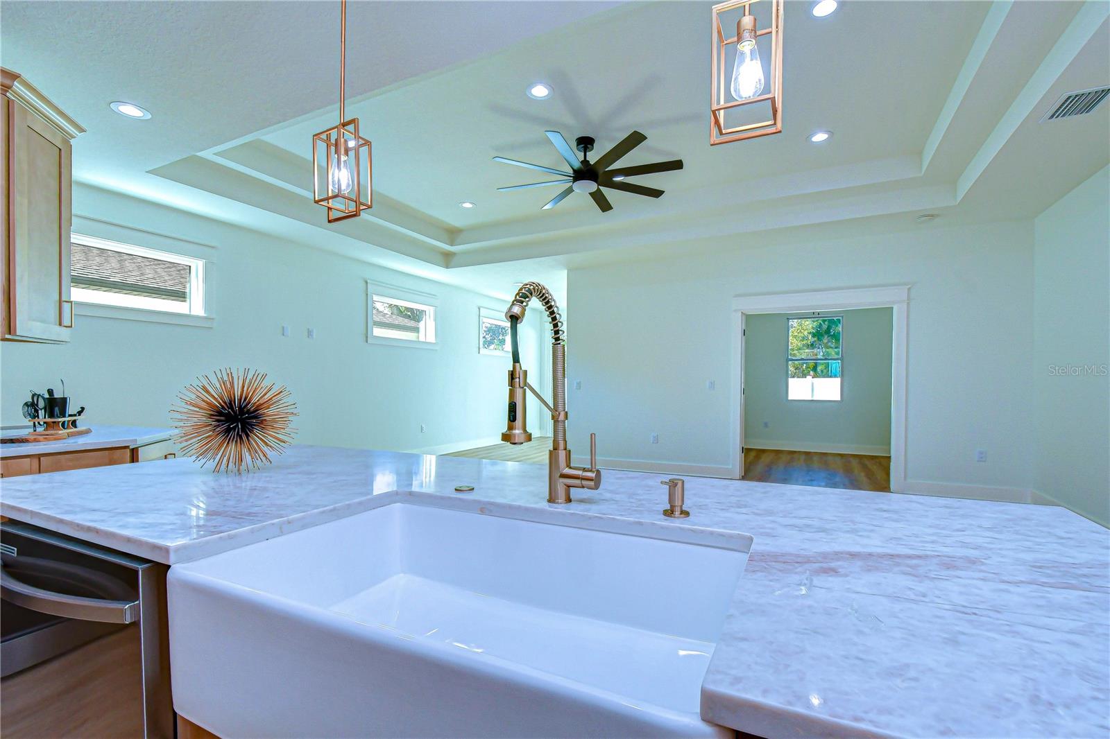 Listing photo id 18 for 3213 Aileen Street