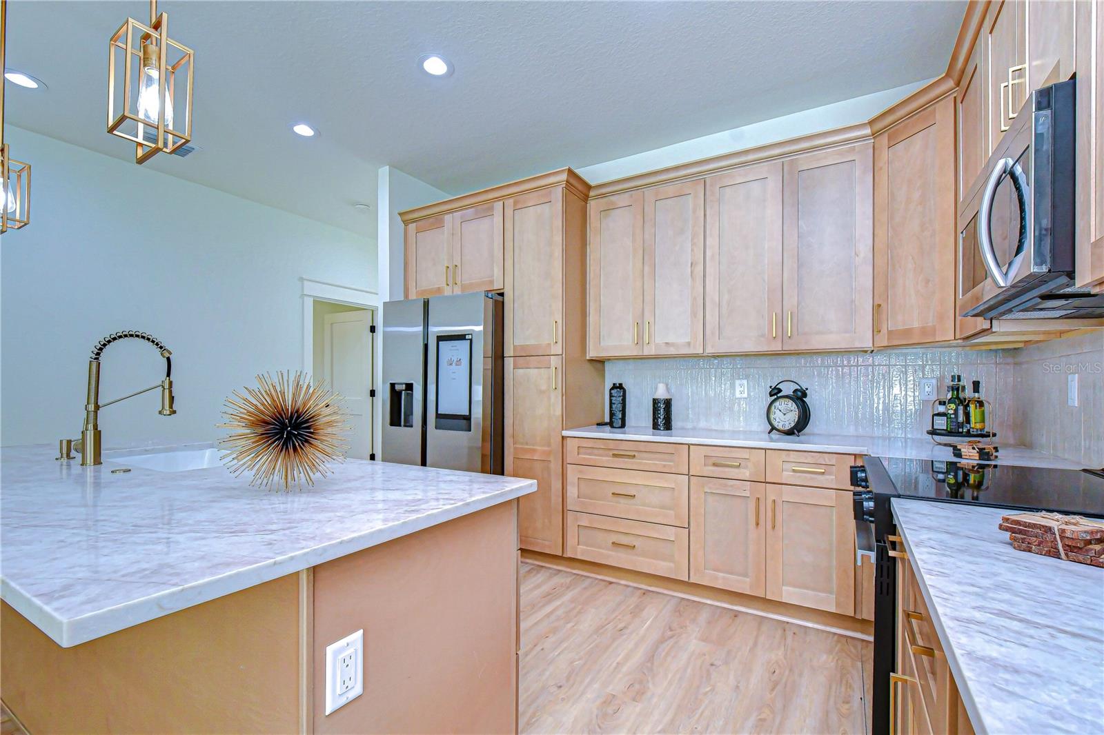 Listing photo id 19 for 3213 Aileen Street