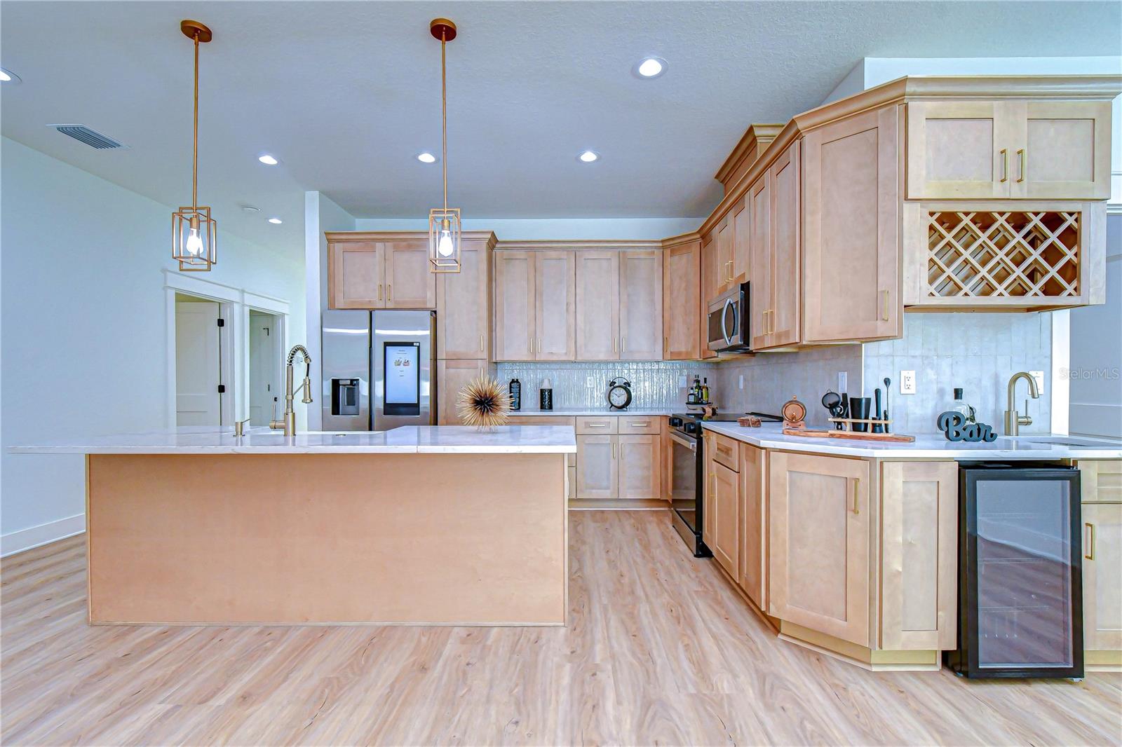 Listing photo id 20 for 3213 Aileen Street