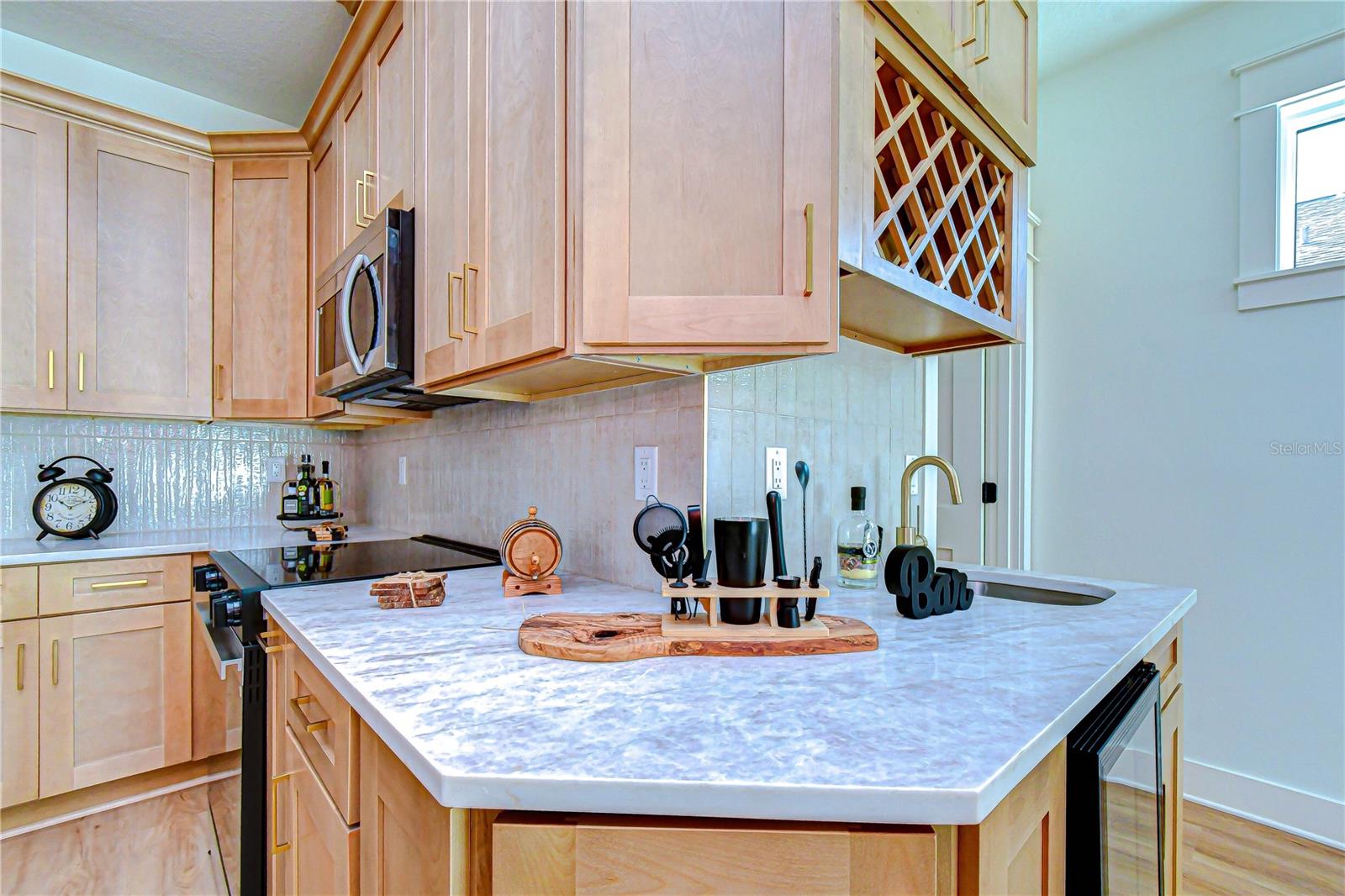 Listing photo id 21 for 3213 Aileen Street