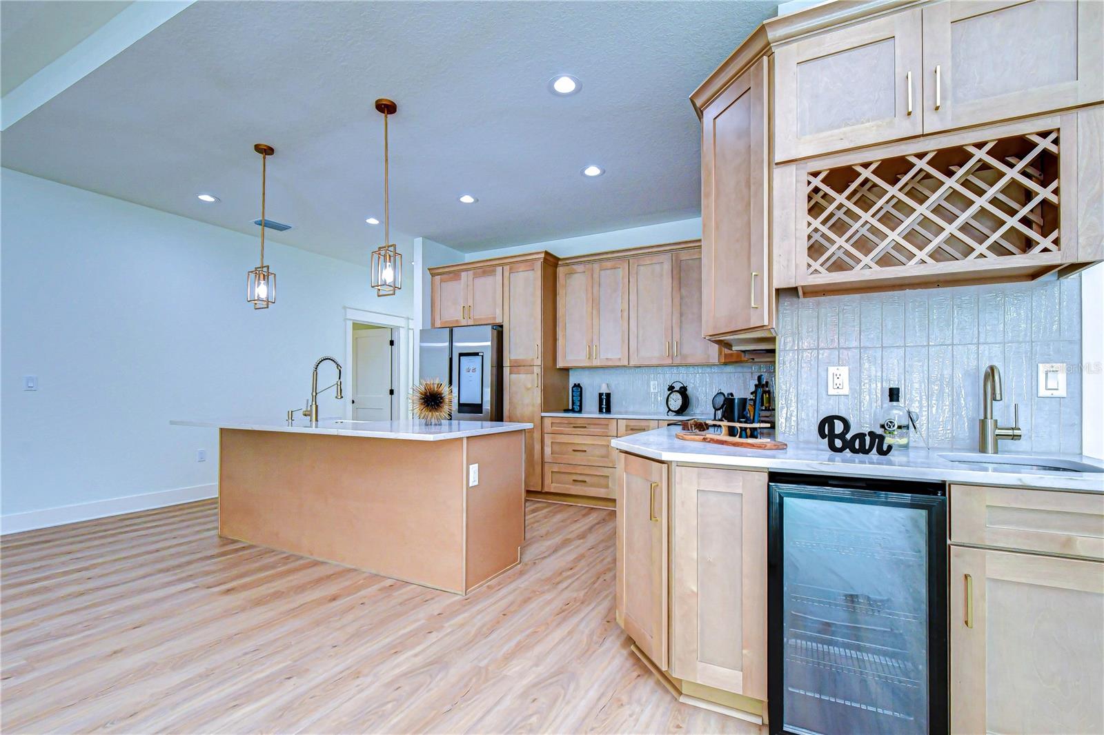 Listing photo id 22 for 3213 Aileen Street