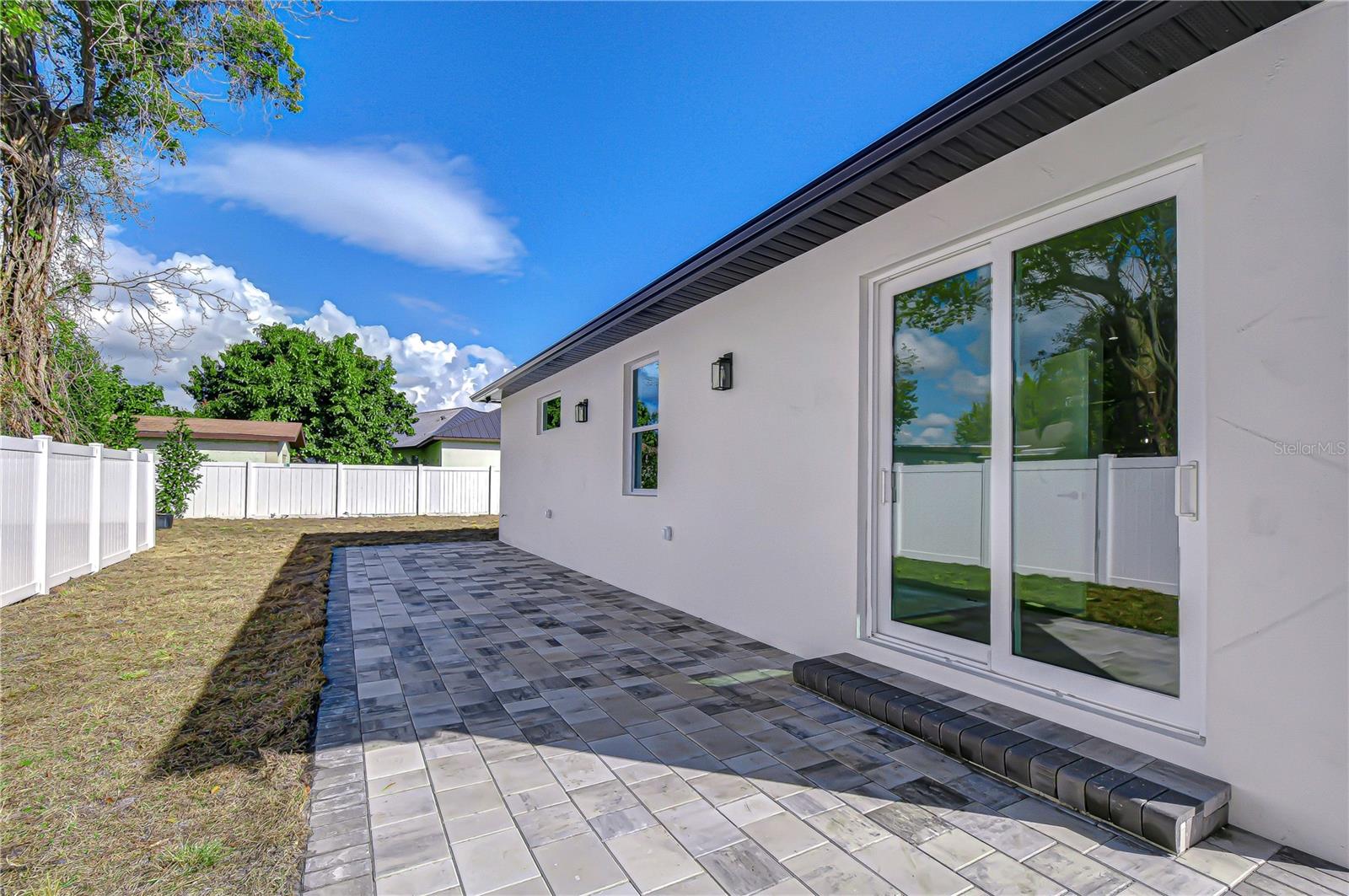 Listing photo id 5 for 3213 Aileen Street