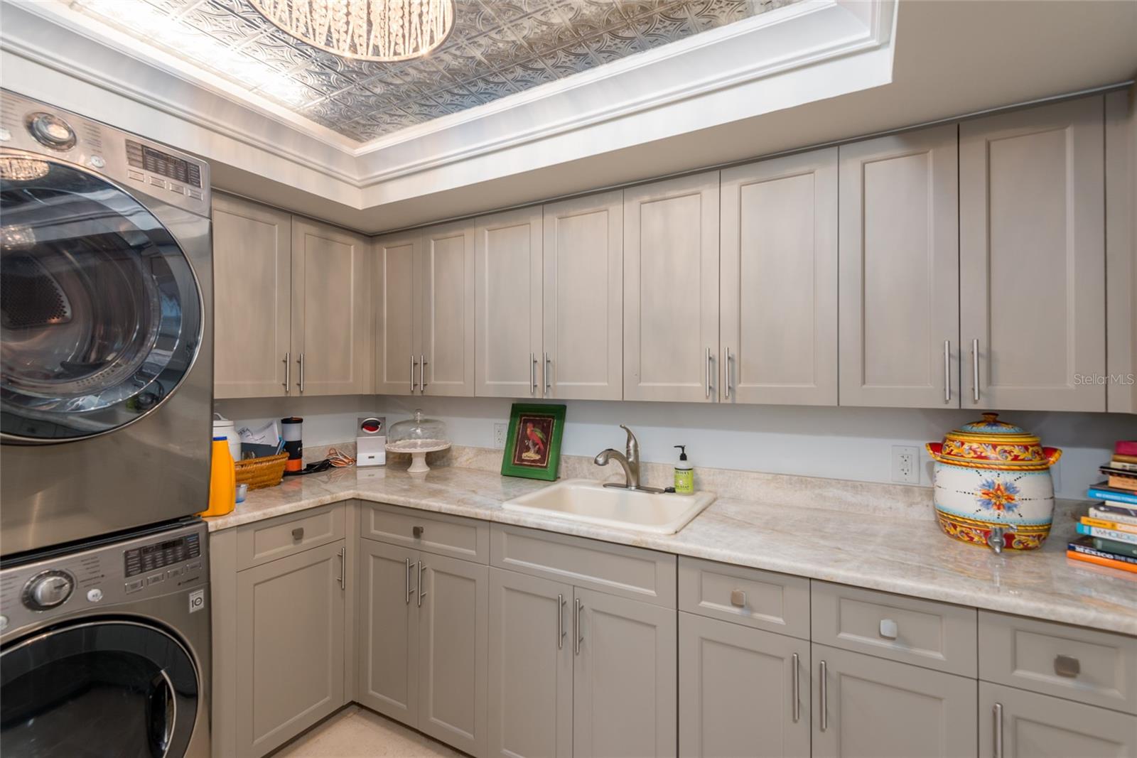 Image 24 of 56 For 5700 Mariner Street 702