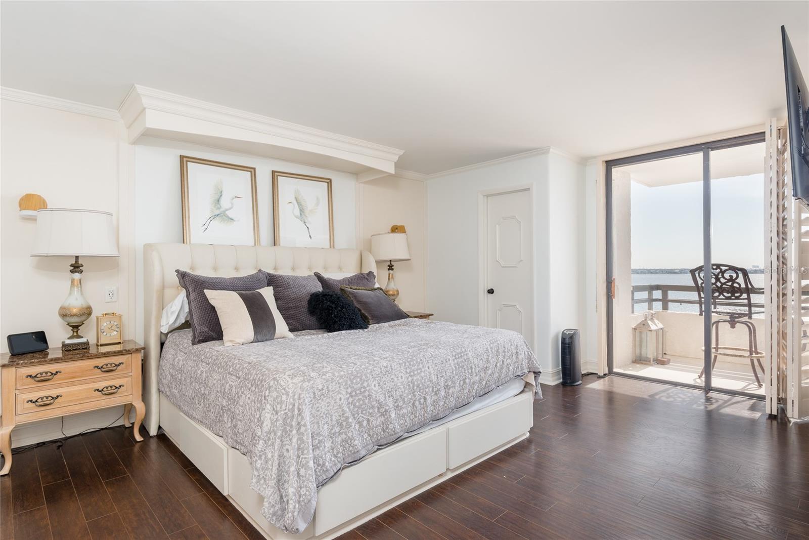 Image 27 of 56 For 5700 Mariner Street 702