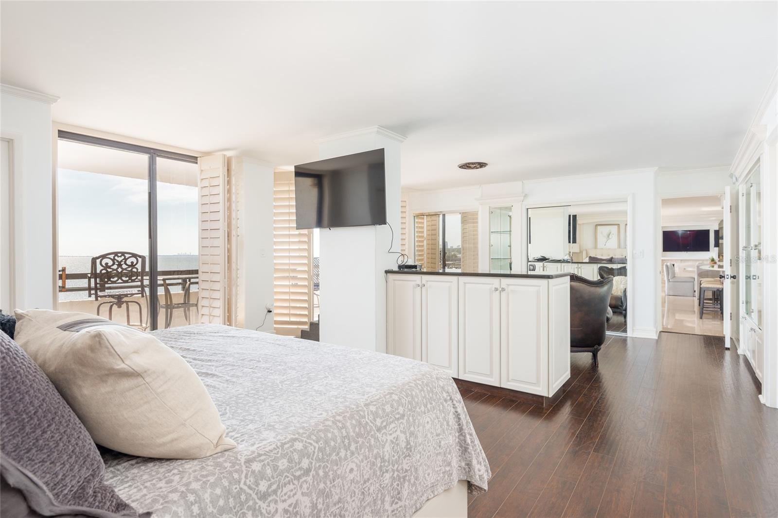 Image 29 of 56 For 5700 Mariner Street 702