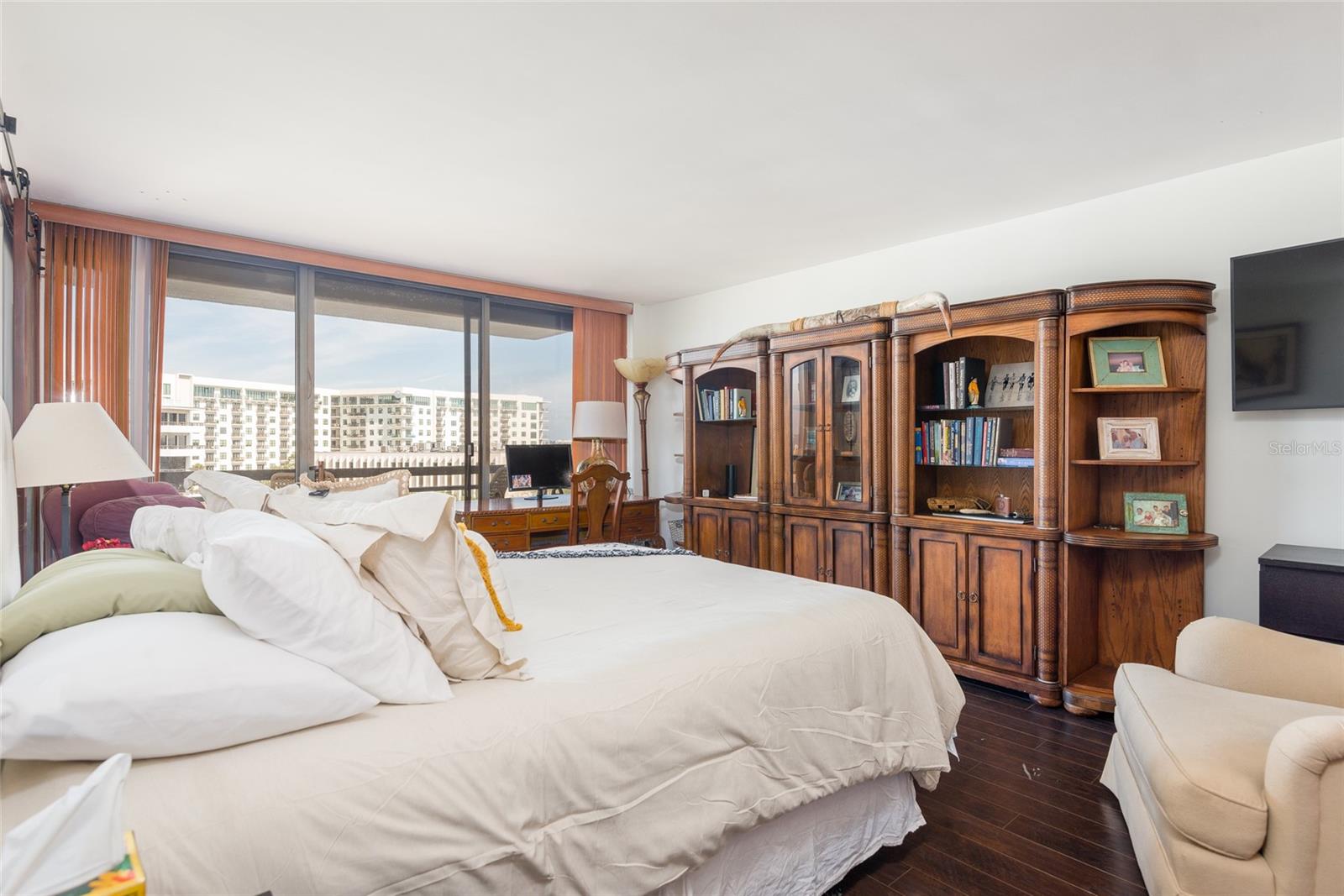 Image 38 of 56 For 5700 Mariner Street 702