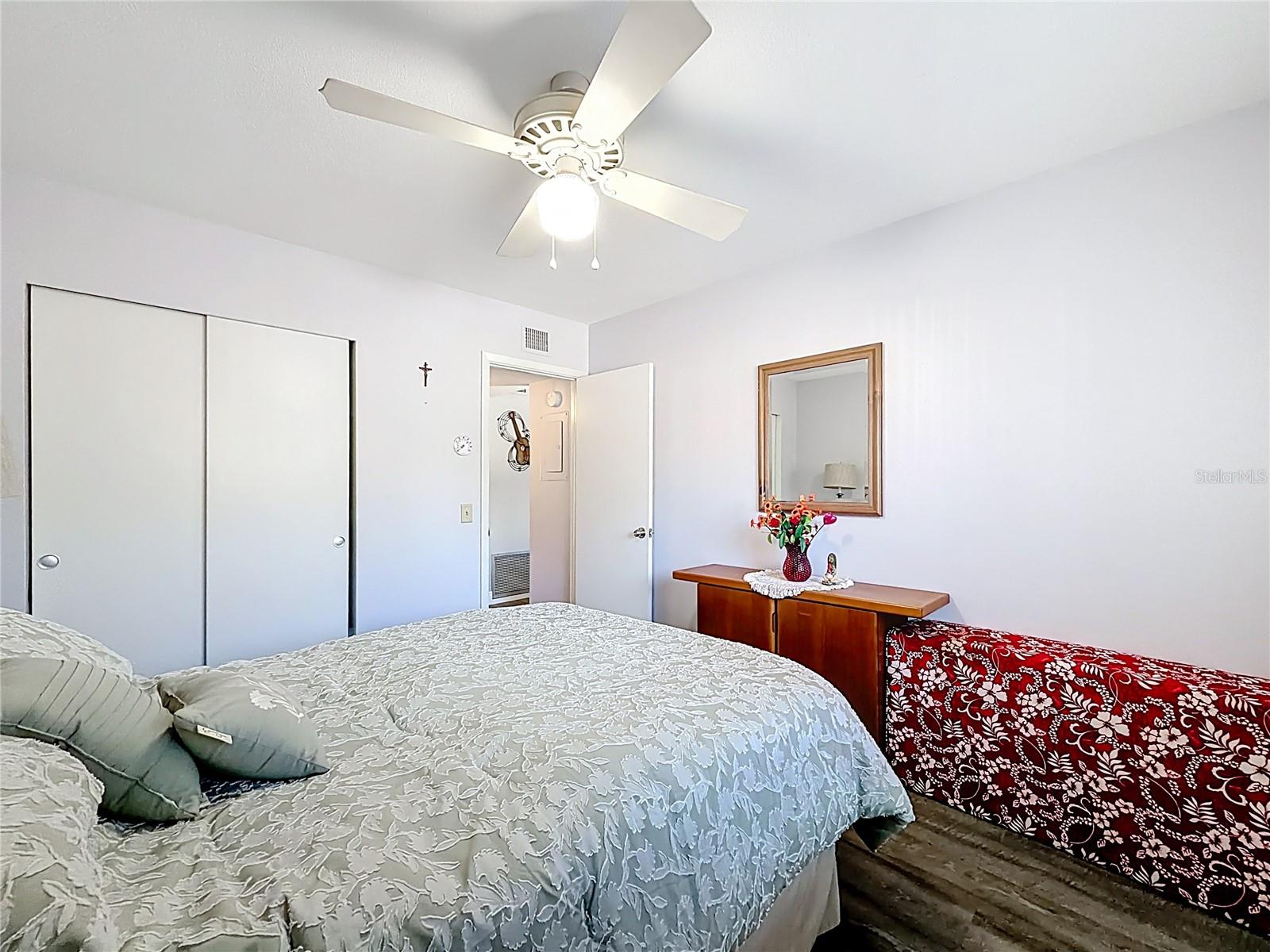 Listing photo id 12 for 2459 Columbia Drive 31