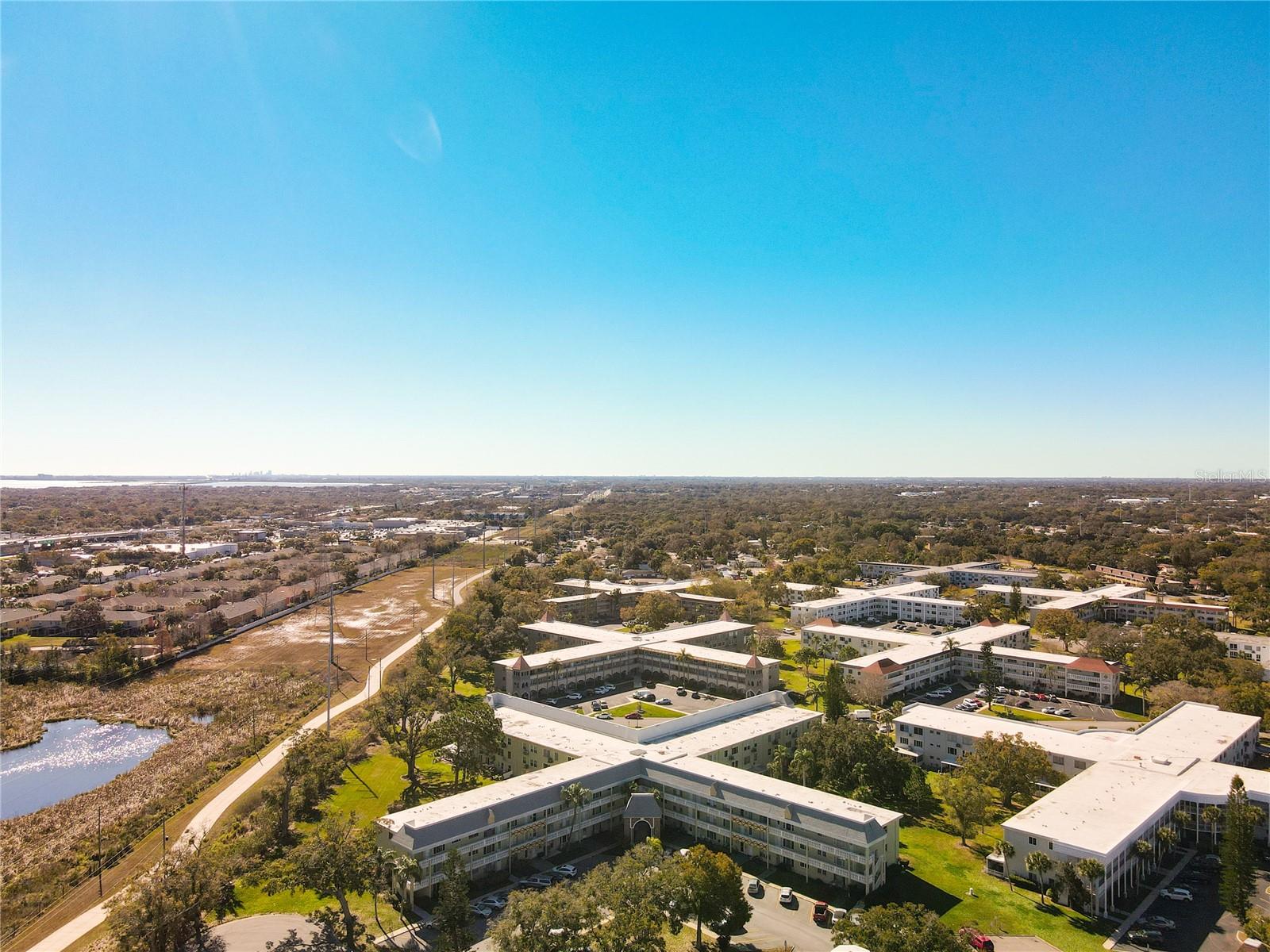 Listing photo id 15 for 2459 Columbia Drive 31