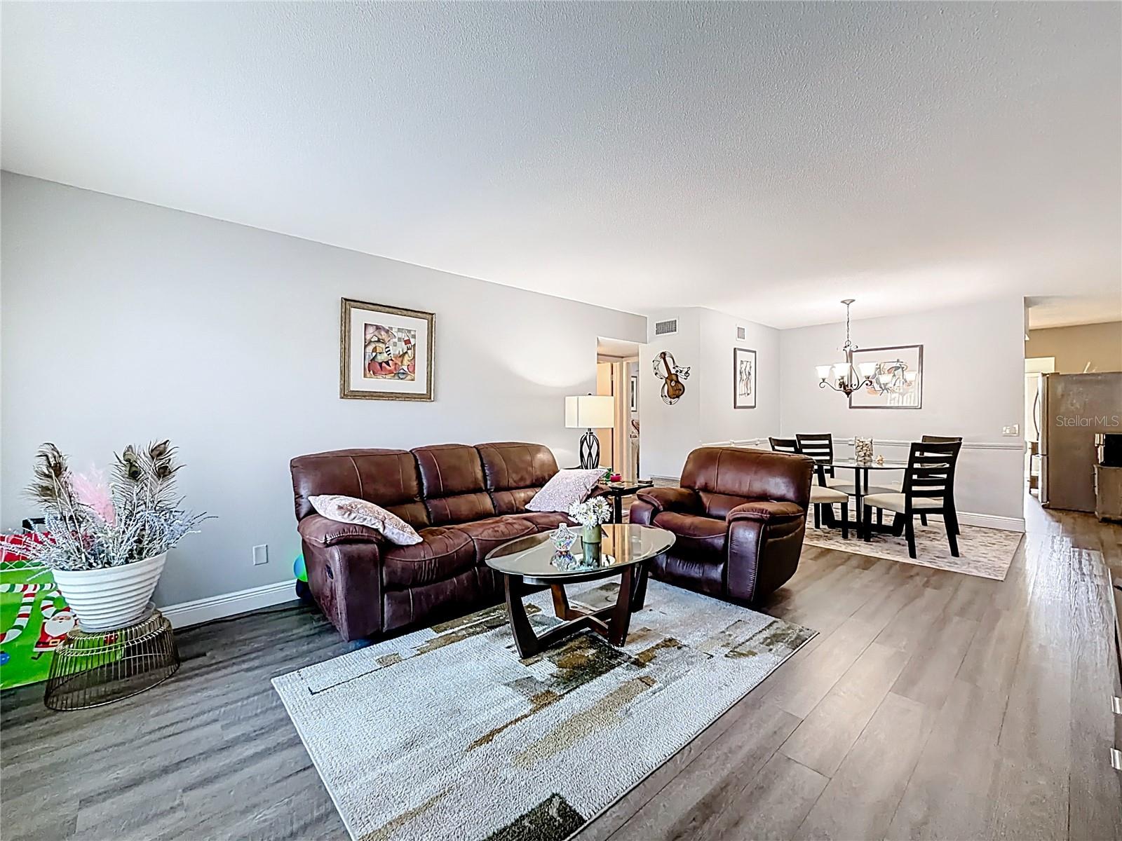 Listing photo id 0 for 2459 Columbia Drive 31