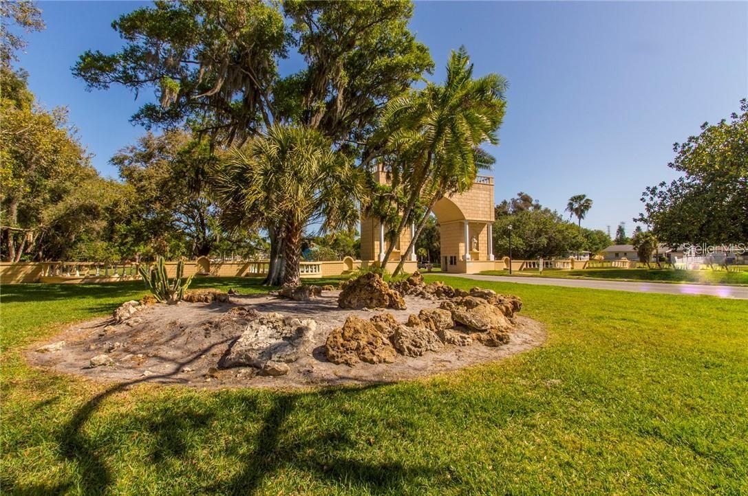 Listing photo id 21 for 2459 Columbia Drive 31