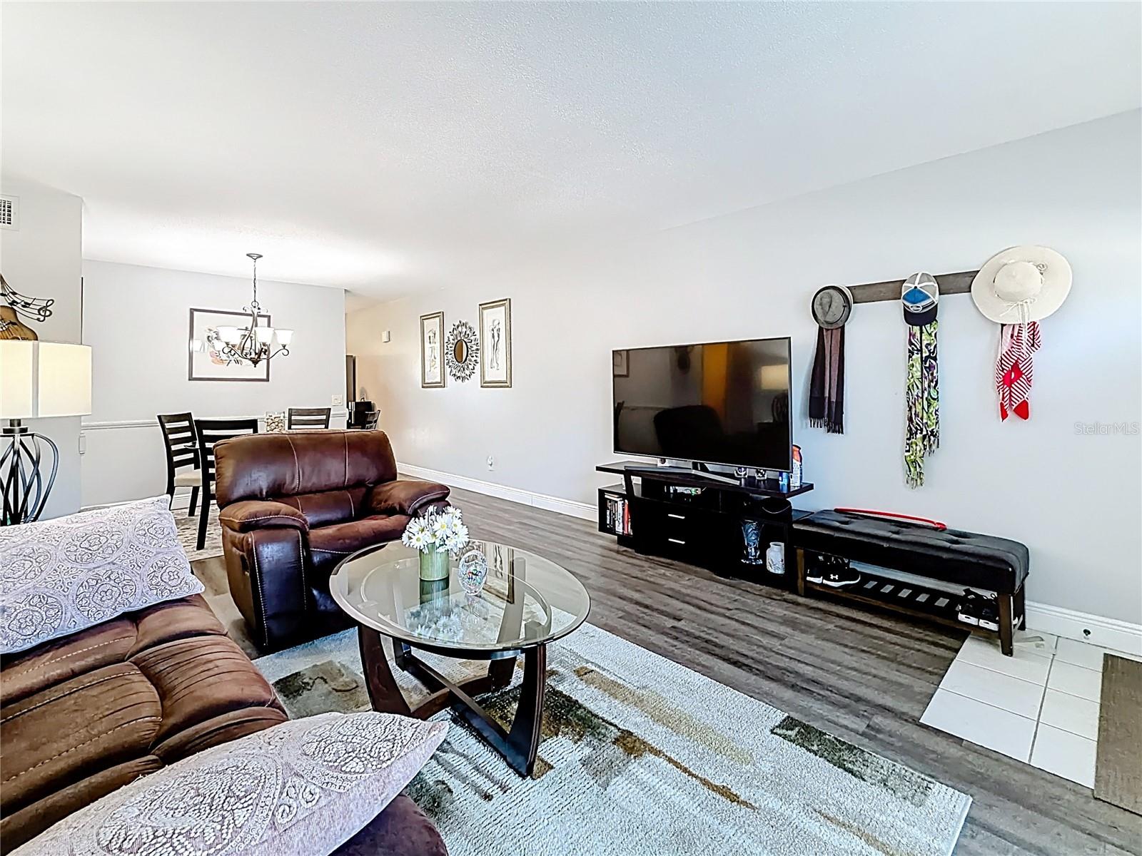 Listing photo id 1 for 2459 Columbia Drive 31