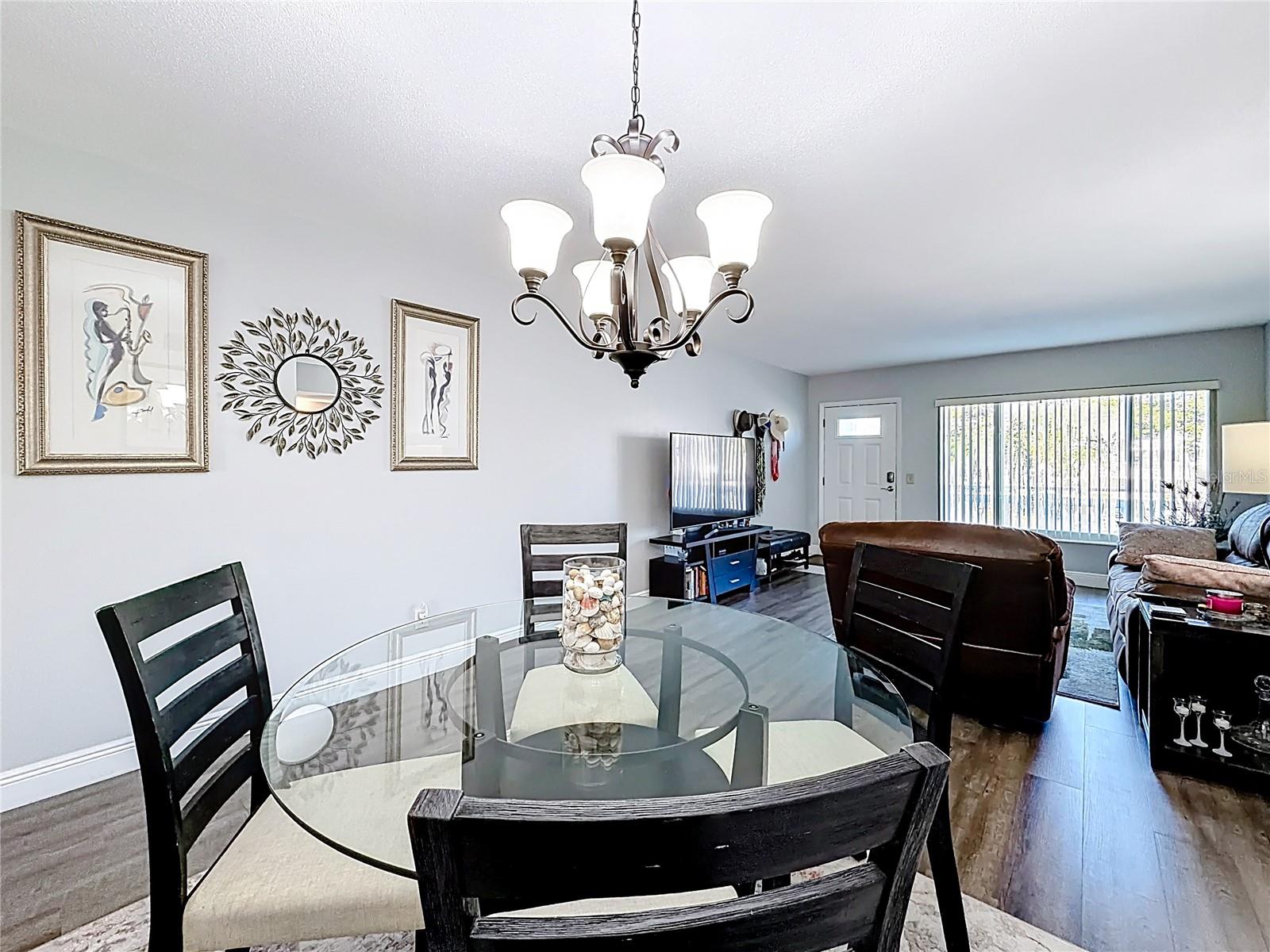 Listing photo id 2 for 2459 Columbia Drive 31