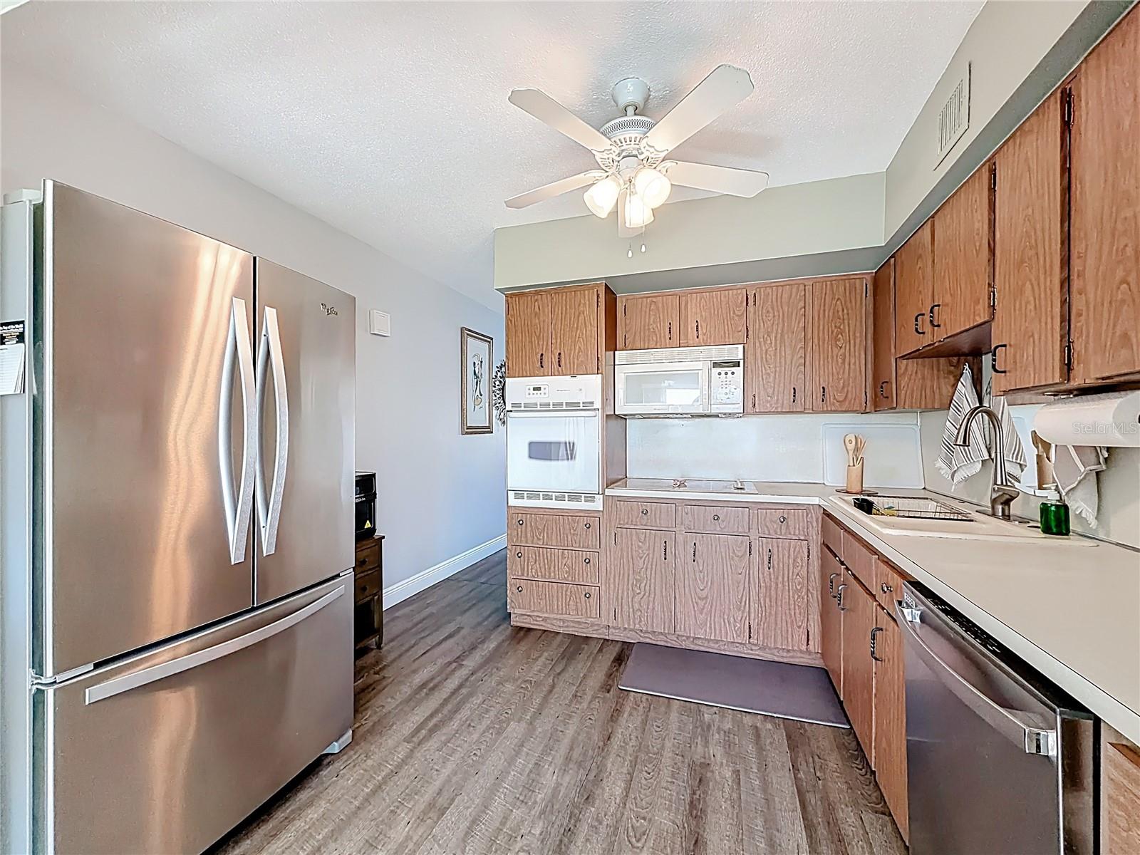 Listing photo id 4 for 2459 Columbia Drive 31