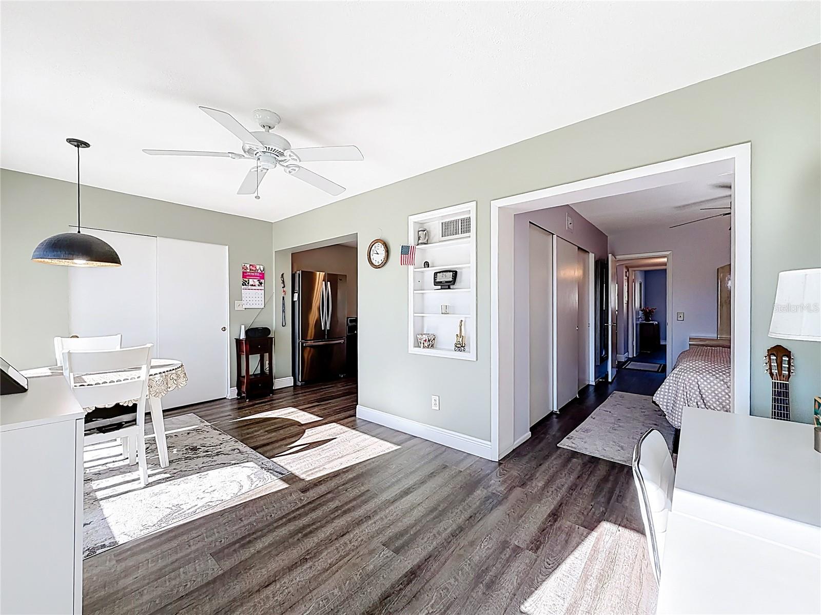 Listing photo id 5 for 2459 Columbia Drive 31