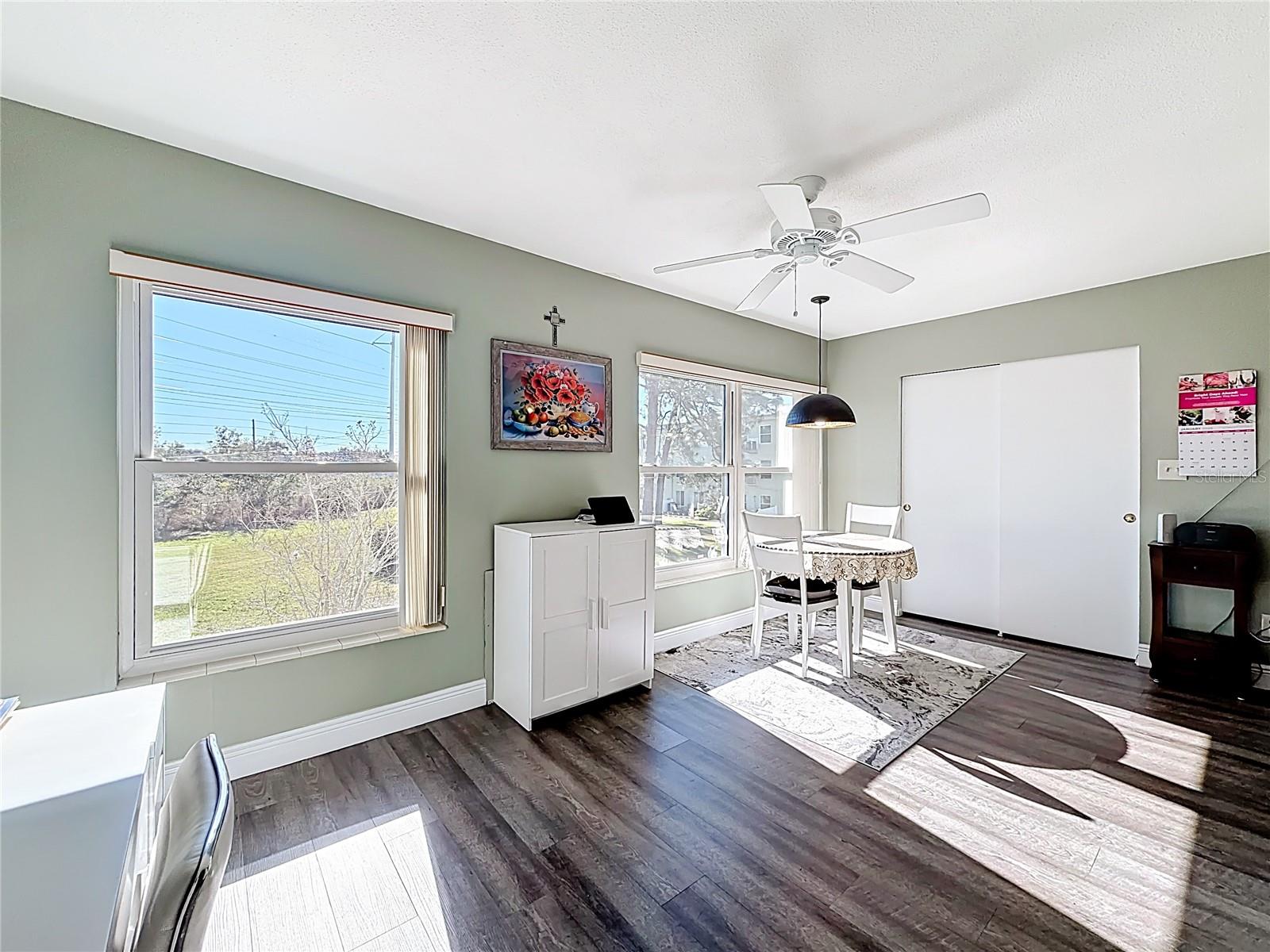 Listing photo id 6 for 2459 Columbia Drive 31