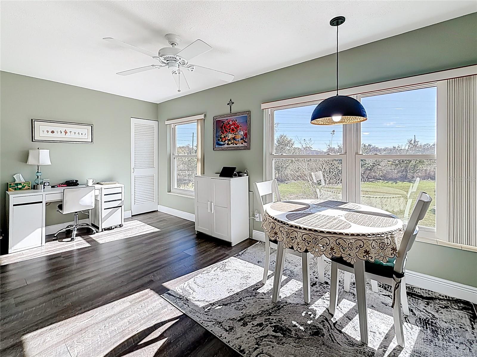 Listing photo id 7 for 2459 Columbia Drive 31