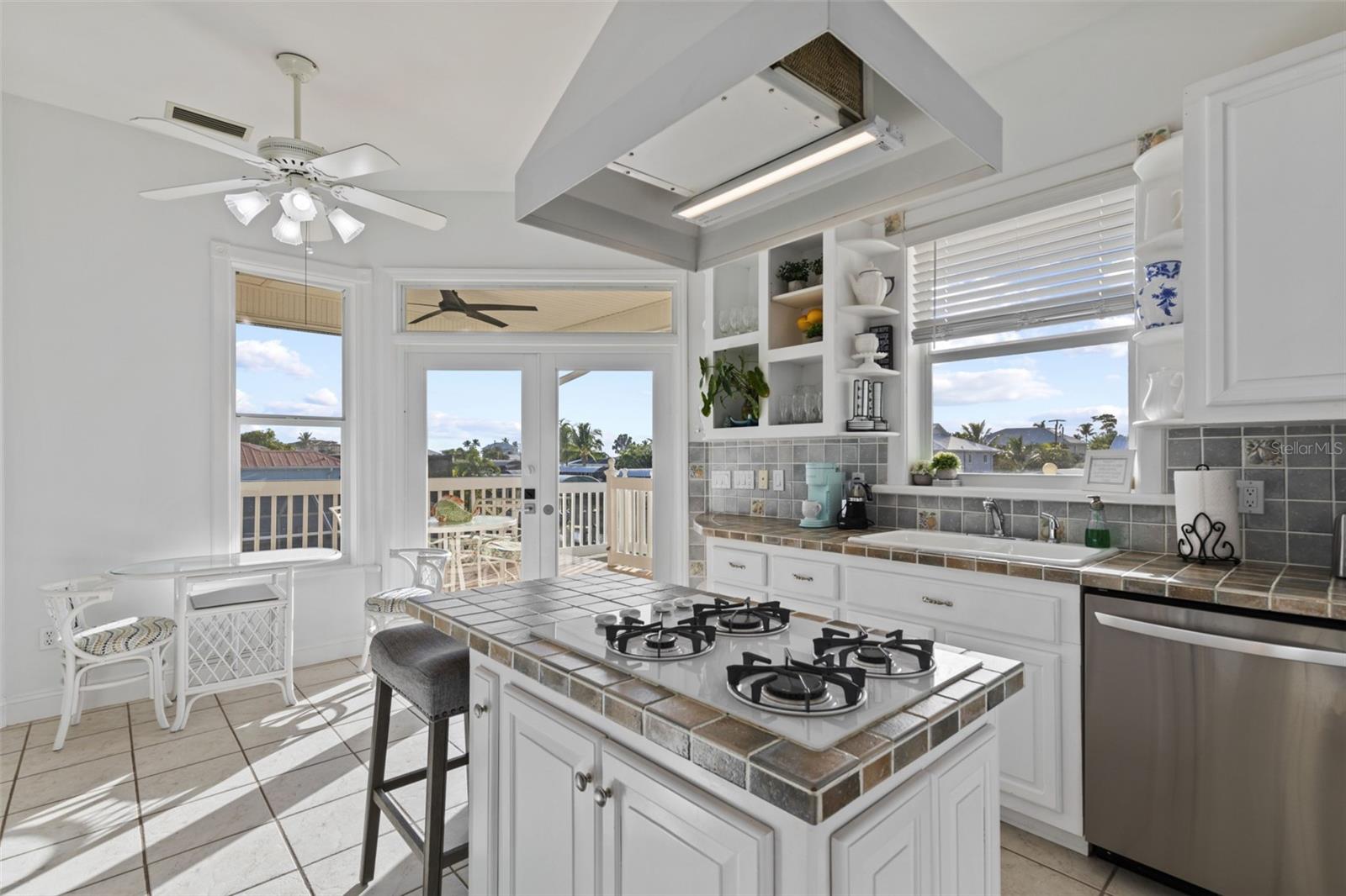 Image 11 of 49 For 2291 Palm Avenue