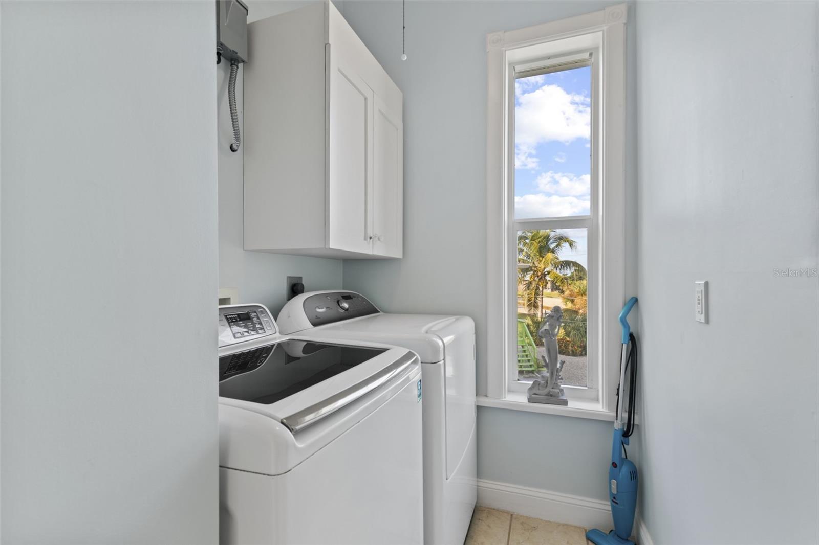 Image 18 of 49 For 2291 Palm Avenue