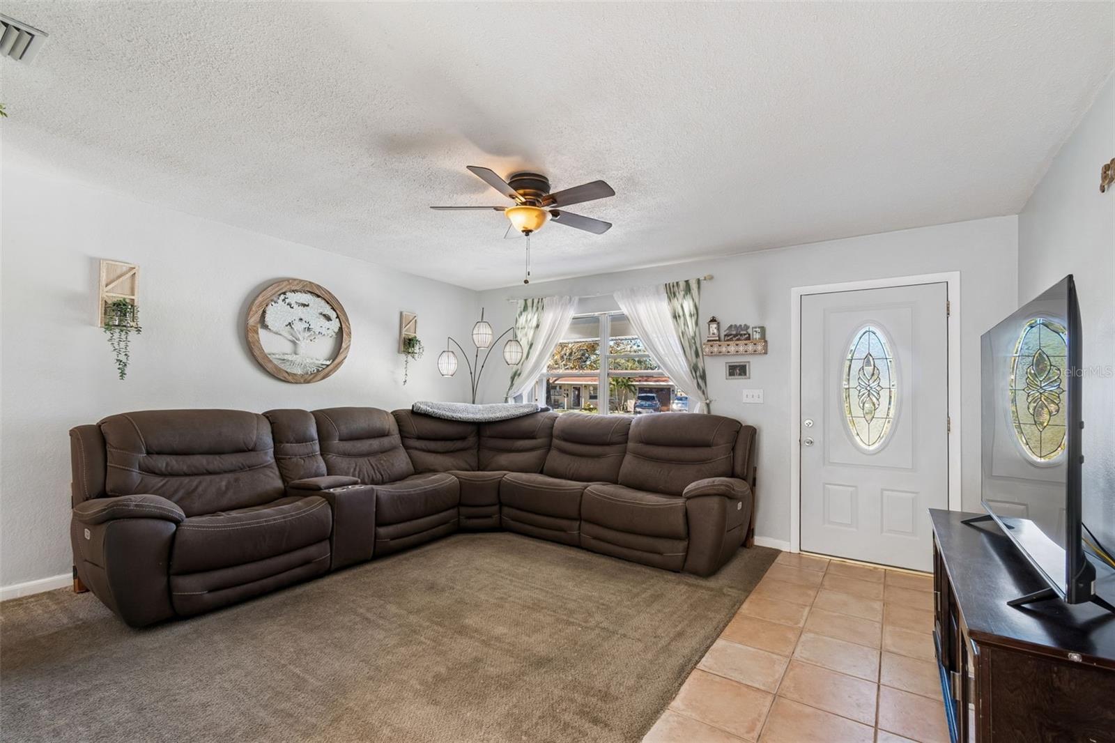 Listing photo id 8 for 6533 26th Street N