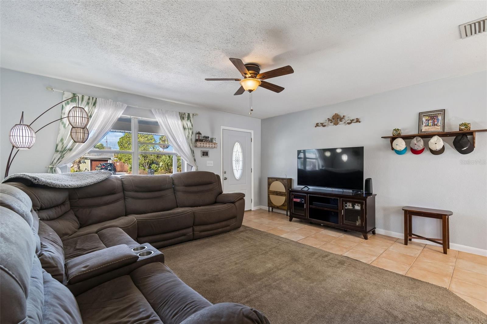 Listing photo id 9 for 6533 26th Street N