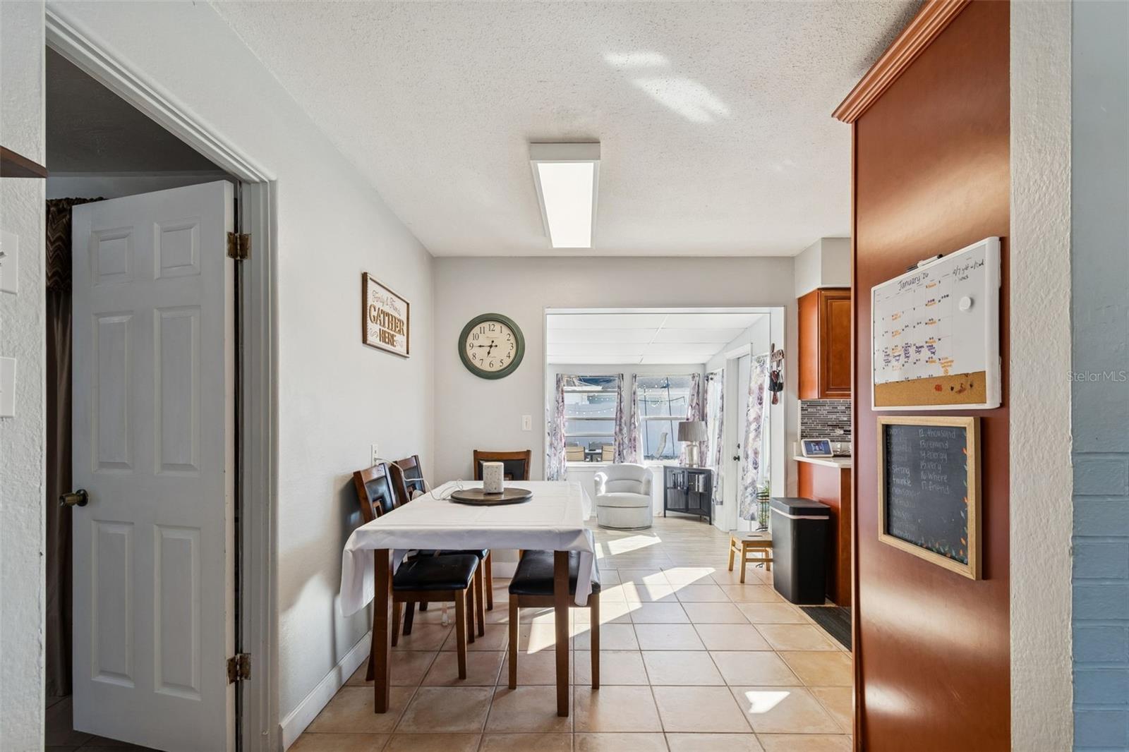 Listing photo id 10 for 6533 26th Street N