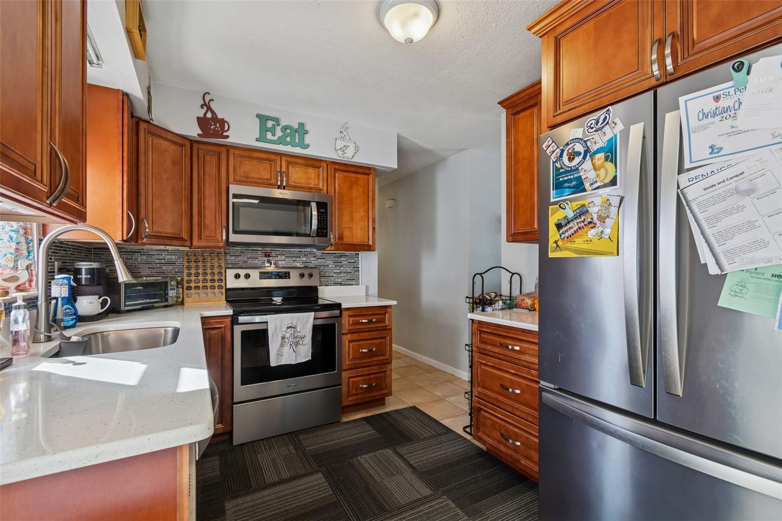 Listing photo id 15 for 6533 26th Street N