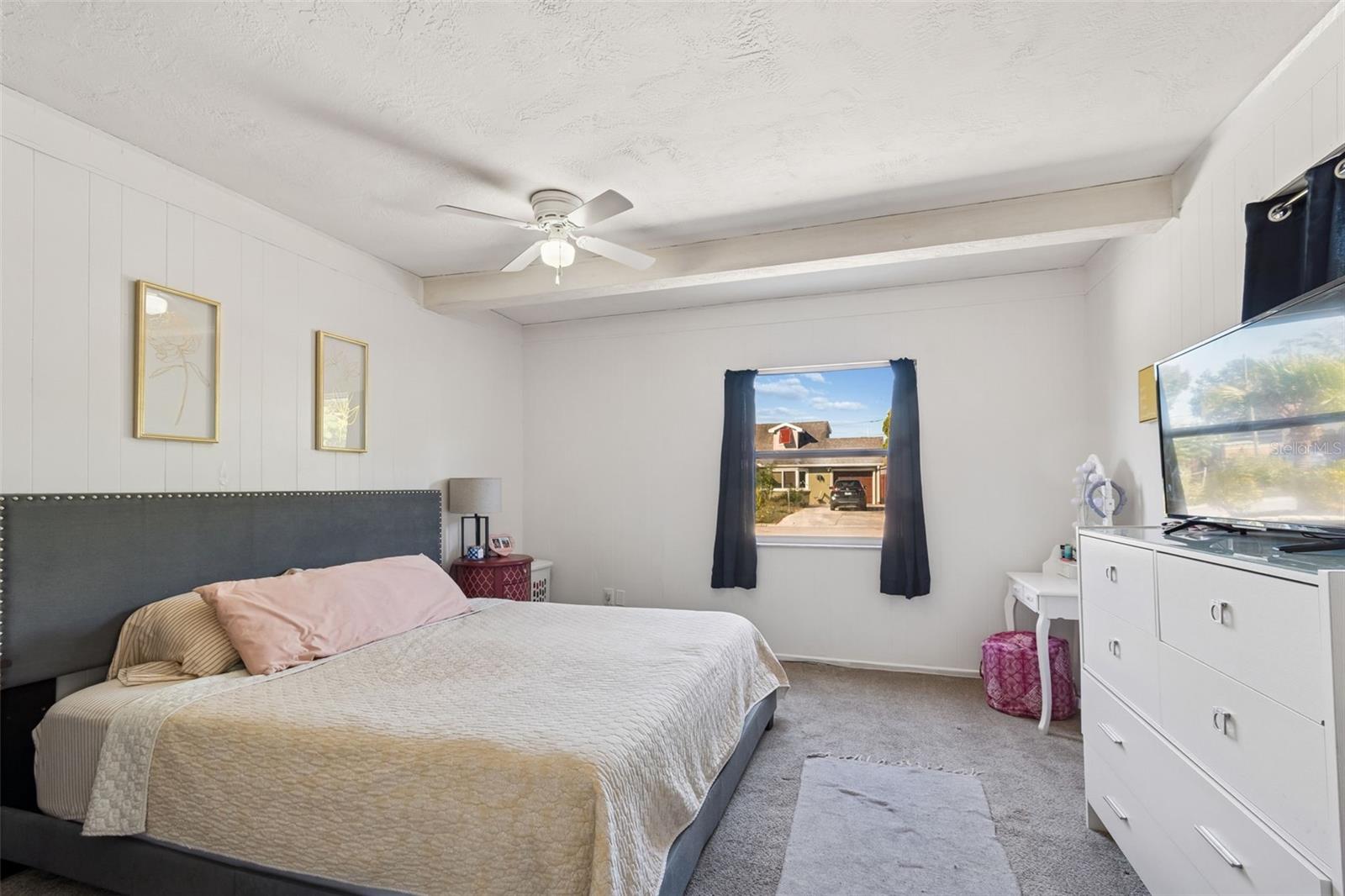 Listing photo id 25 for 6533 26th Street N