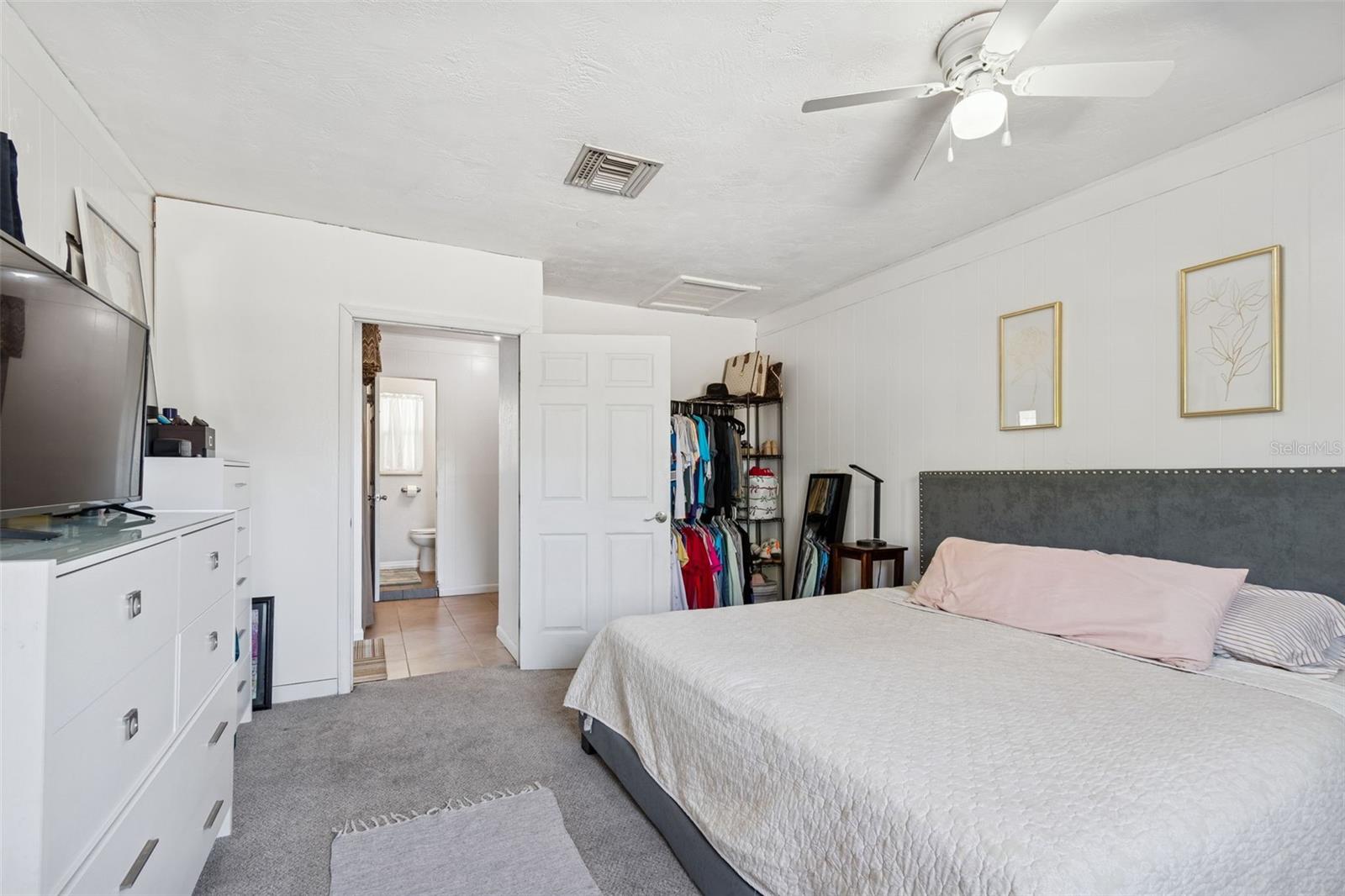 Listing photo id 26 for 6533 26th Street N