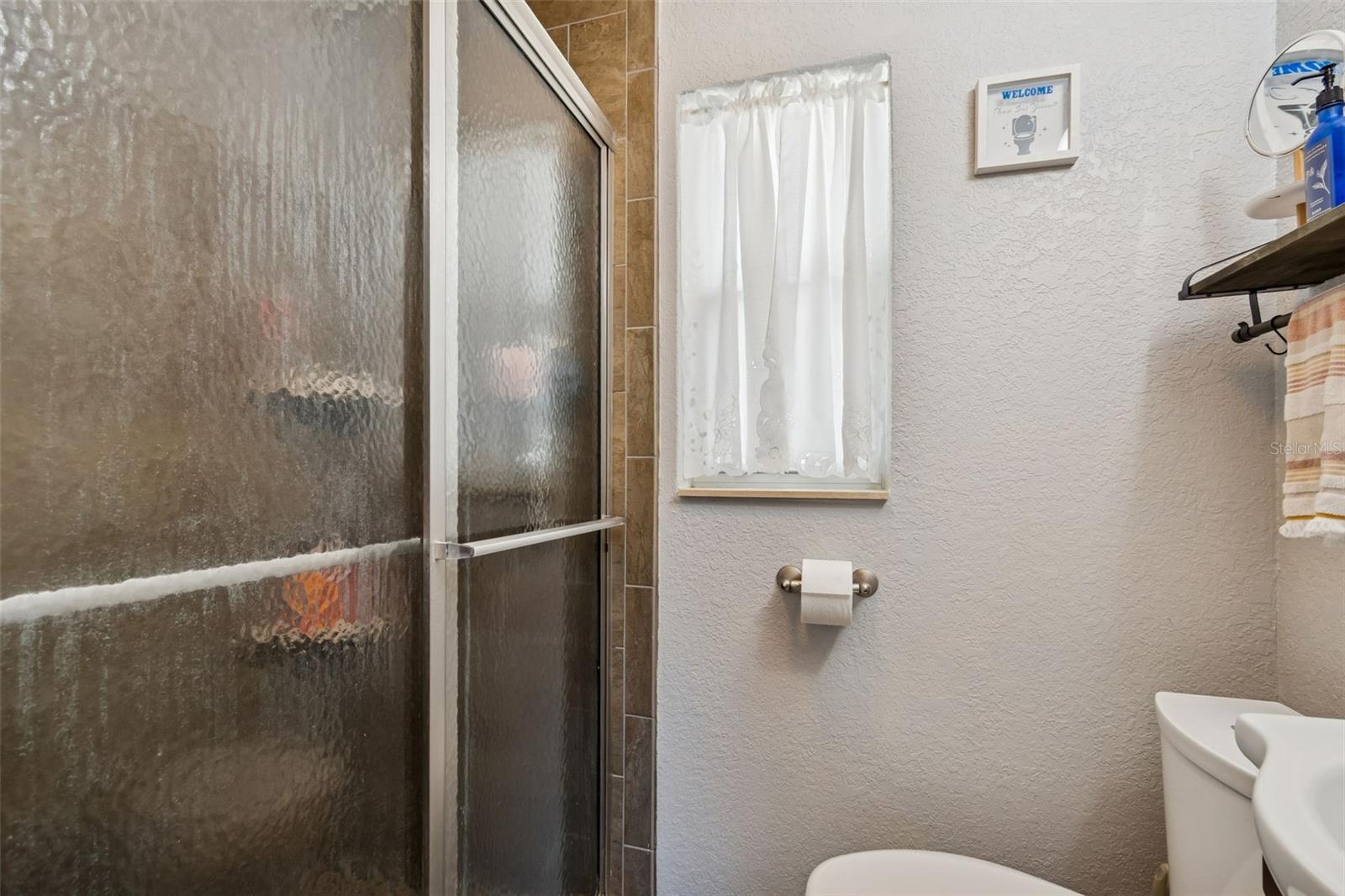 Listing photo id 28 for 6533 26th Street N