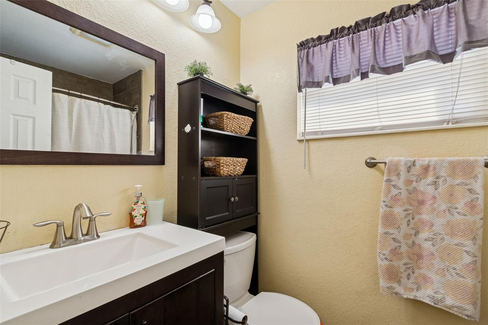 Listing photo id 32 for 6533 26th Street N