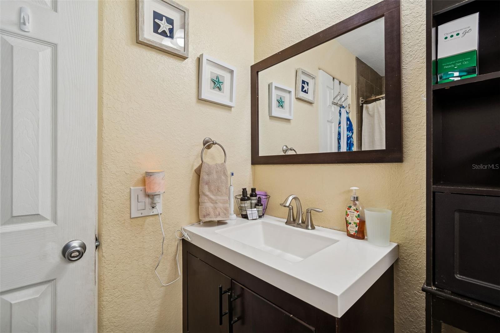 Listing photo id 34 for 6533 26th Street N