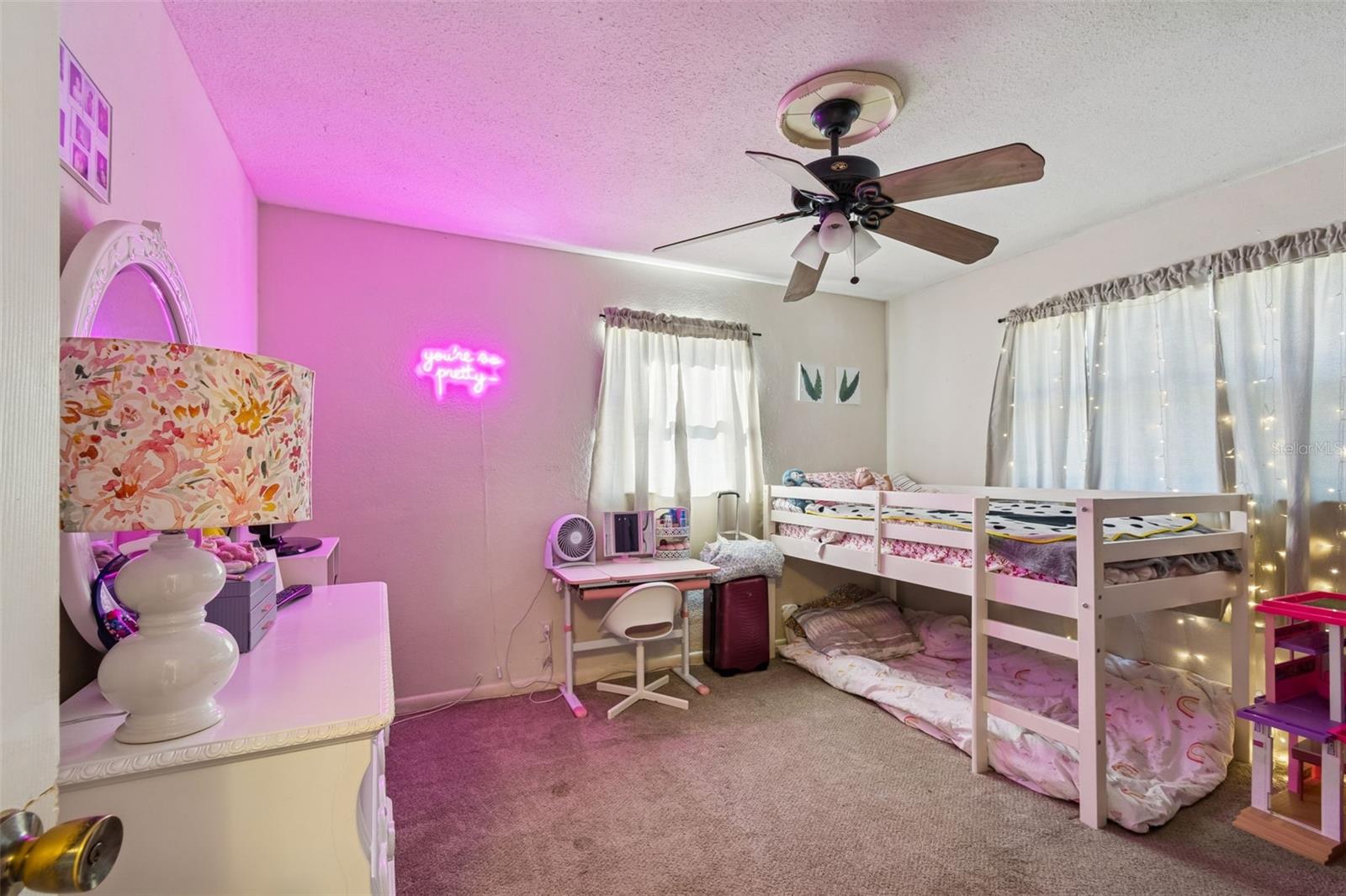 Listing photo id 35 for 6533 26th Street N