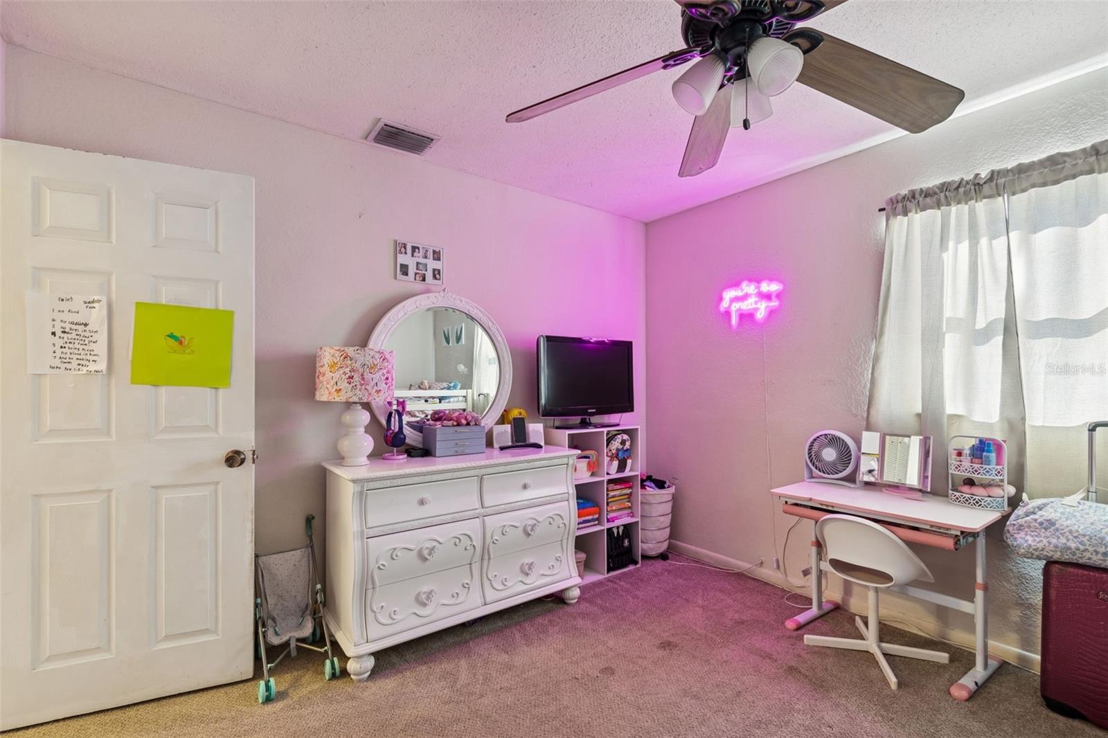 Listing photo id 36 for 6533 26th Street N