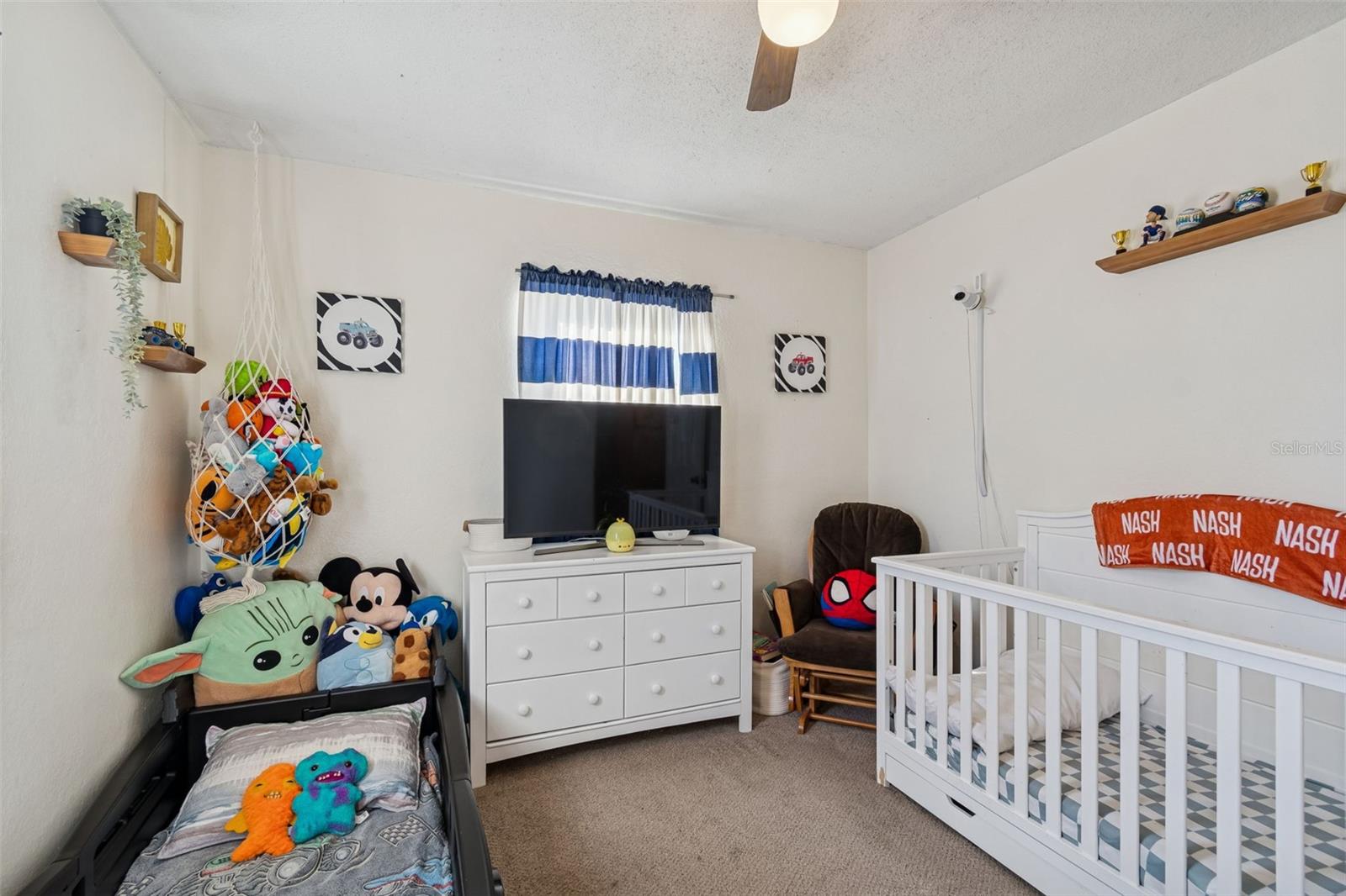 Listing photo id 38 for 6533 26th Street N