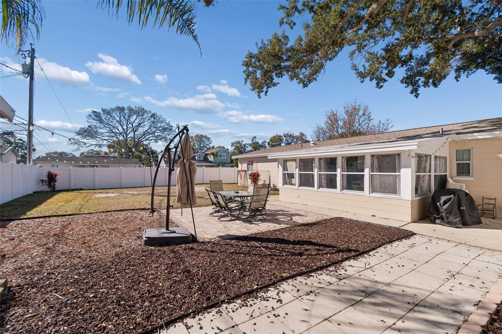 Listing photo id 46 for 6533 26th Street N