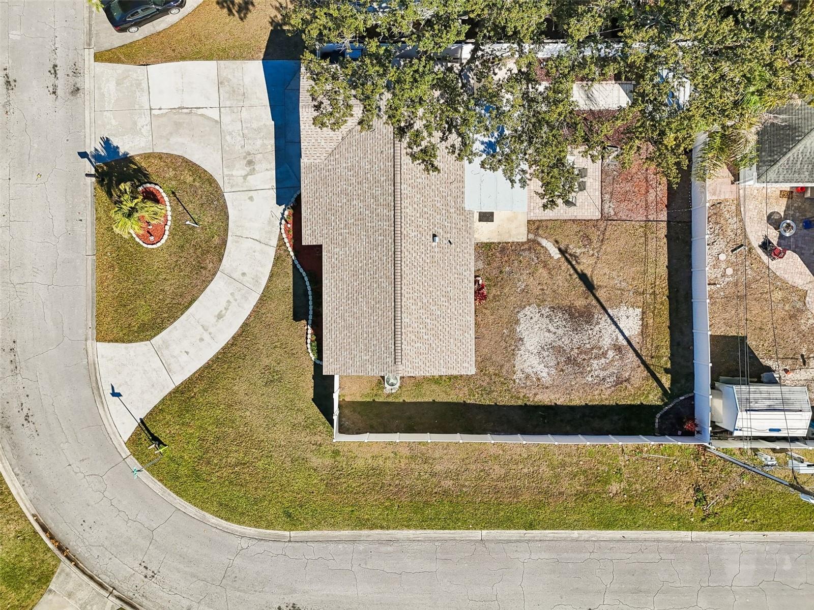 Listing photo id 50 for 6533 26th Street N