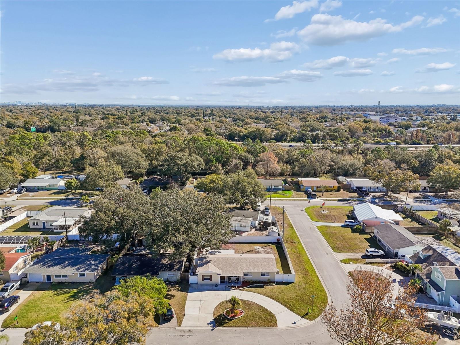 Listing photo id 51 for 6533 26th Street N