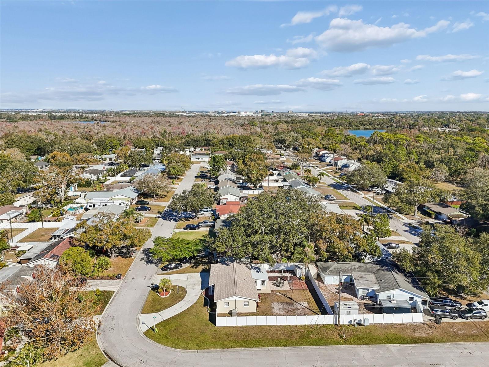 Listing photo id 53 for 6533 26th Street N