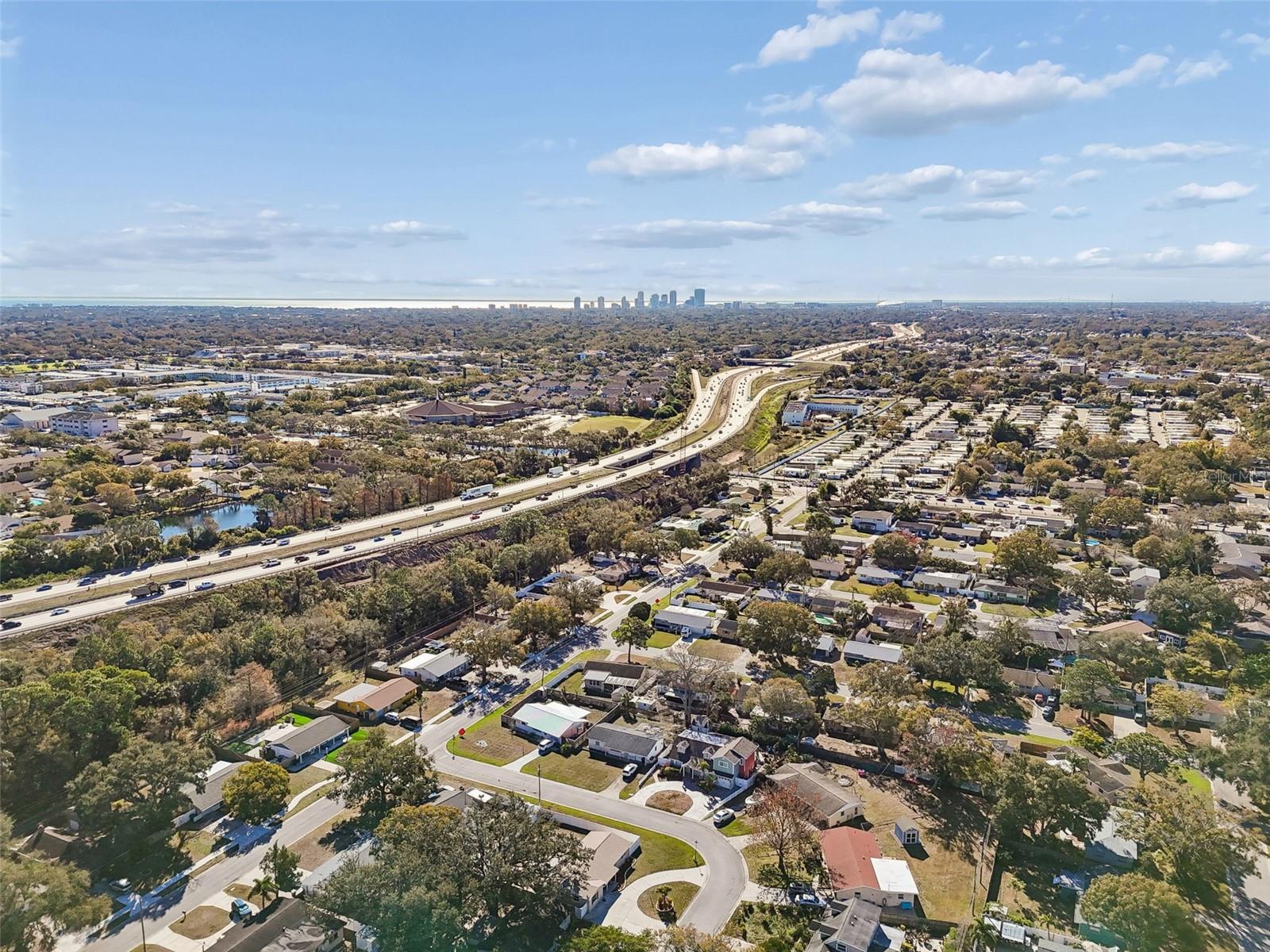 Listing photo id 57 for 6533 26th Street N